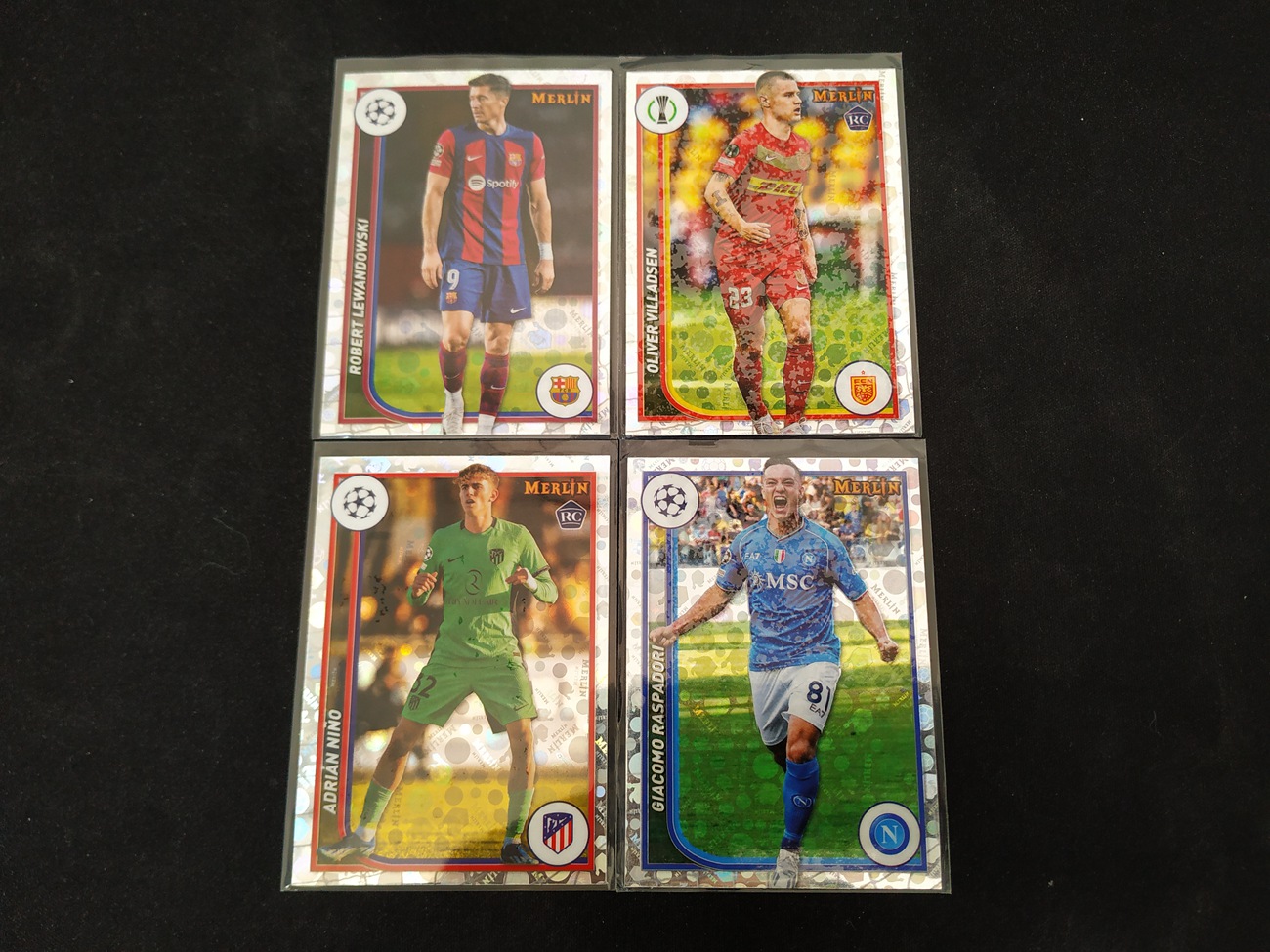 11-6 wwlz 765 【钢蛋儿拍卖】 Topps 2023-24 欧冠 梅林 Merlin UCC 4张 RC 新秀 梅林折 莱万多夫斯基 Lewandowski 奥利弗 维拉德森 Villadsen 阿德里安 尼诺 Nino 等