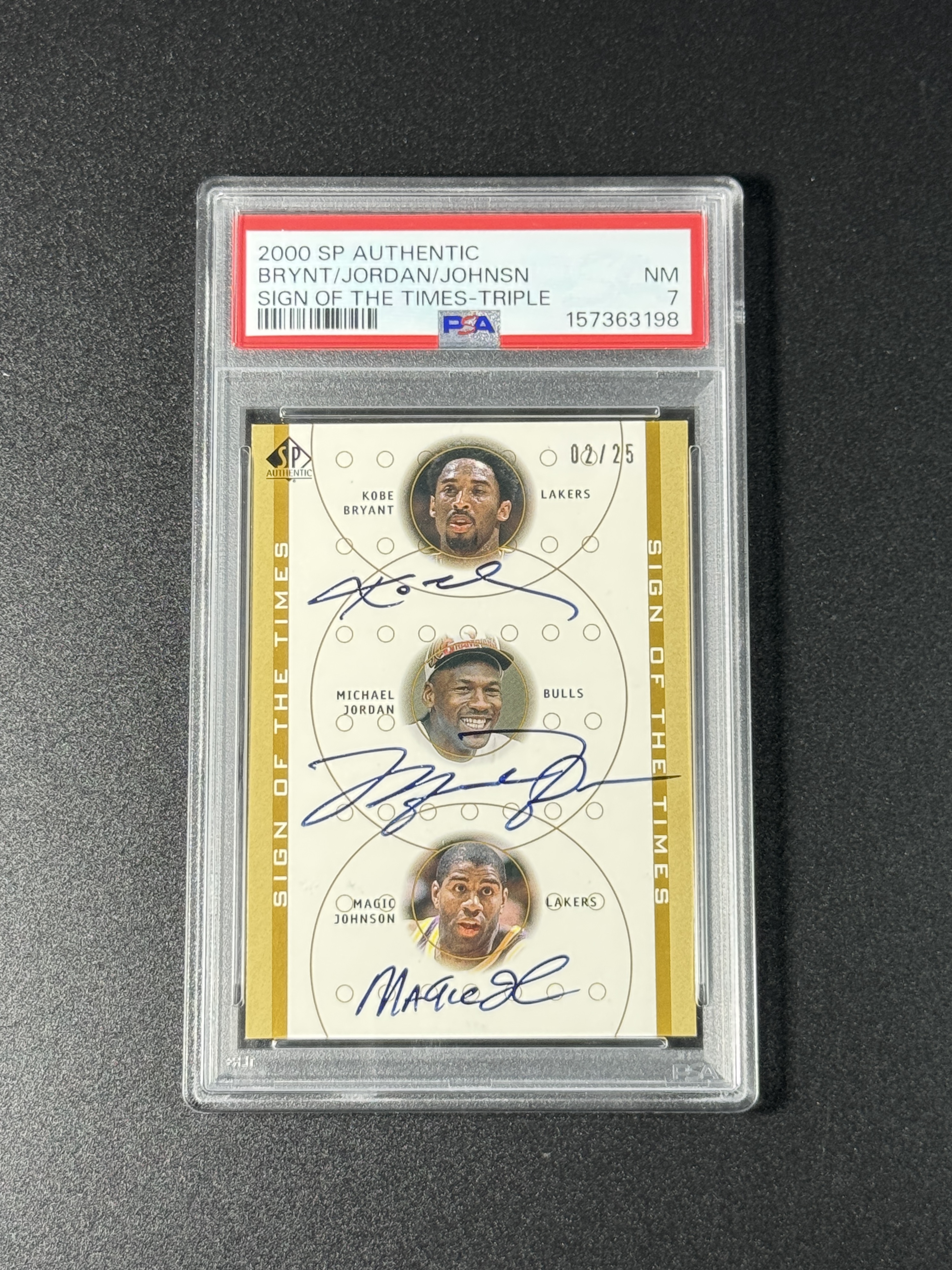 【喷子拍卖】2000-01 UD SPA Michael Jordan Kobe Bryant Magic 湖人 科比 布莱恩特 魔术师 约翰逊 公牛 迈克尔 乔丹 三签 签字 25编 卡签 系列hit PSA7 POP1 送订制壳 AZZ