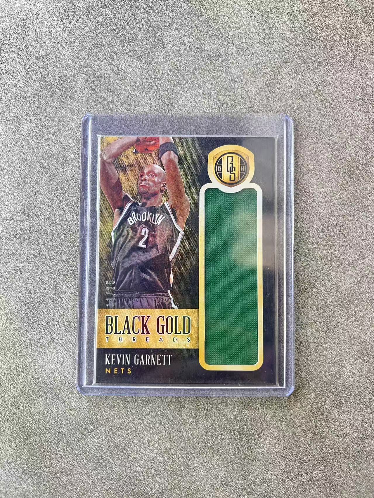 6631【330球星卡实体店代卖】panini 13-14 金砖 凯文加内特(Kevin Garnett)球衣实物 Jersey 落场 11/25编 仅顺丰寄付 (UK23)