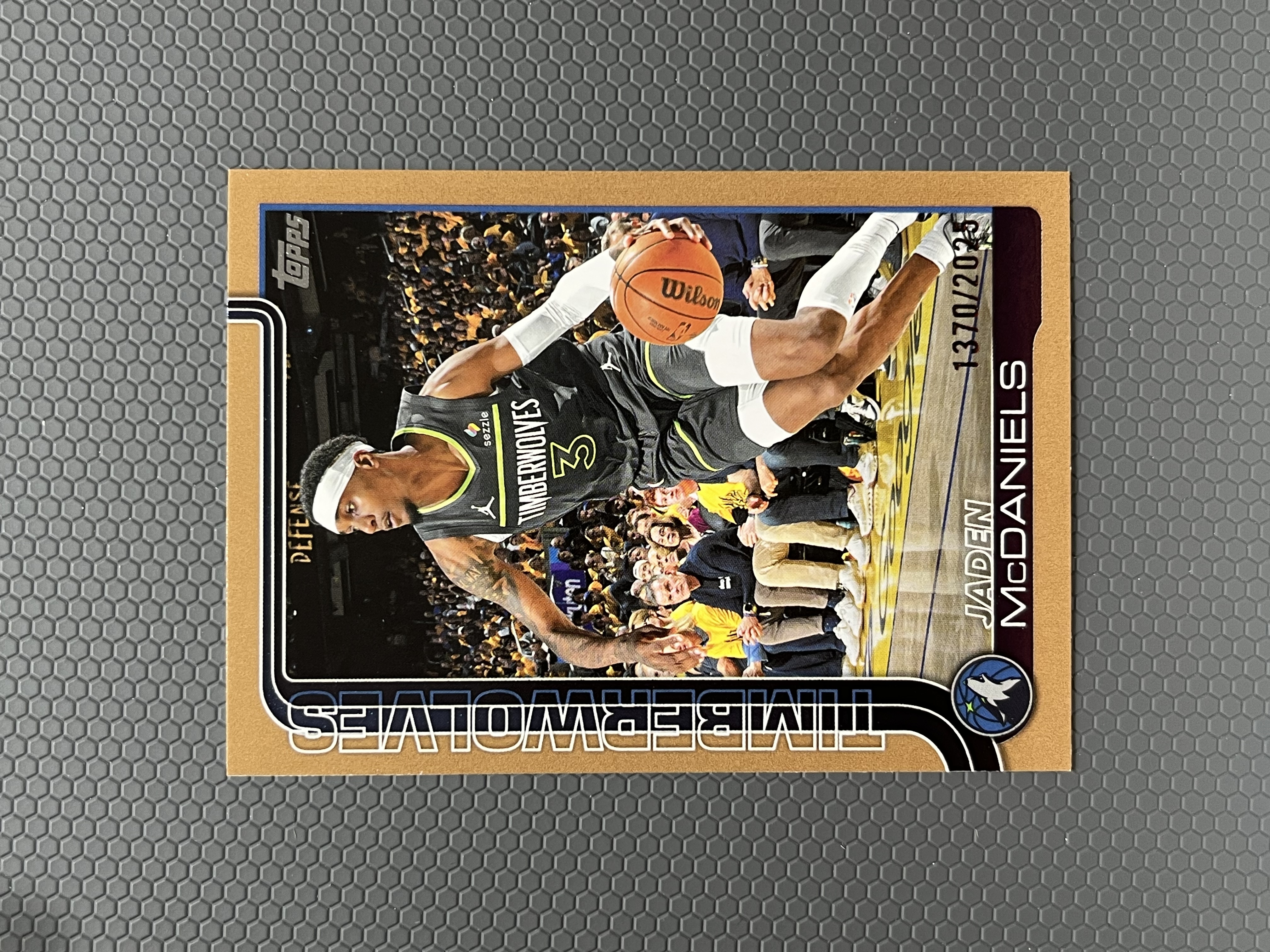 2025 Topps 麦克丹尼尔斯 JADEN MCDANIELS 森林狼 限量 2025编 金折 平行 卡品如图-左