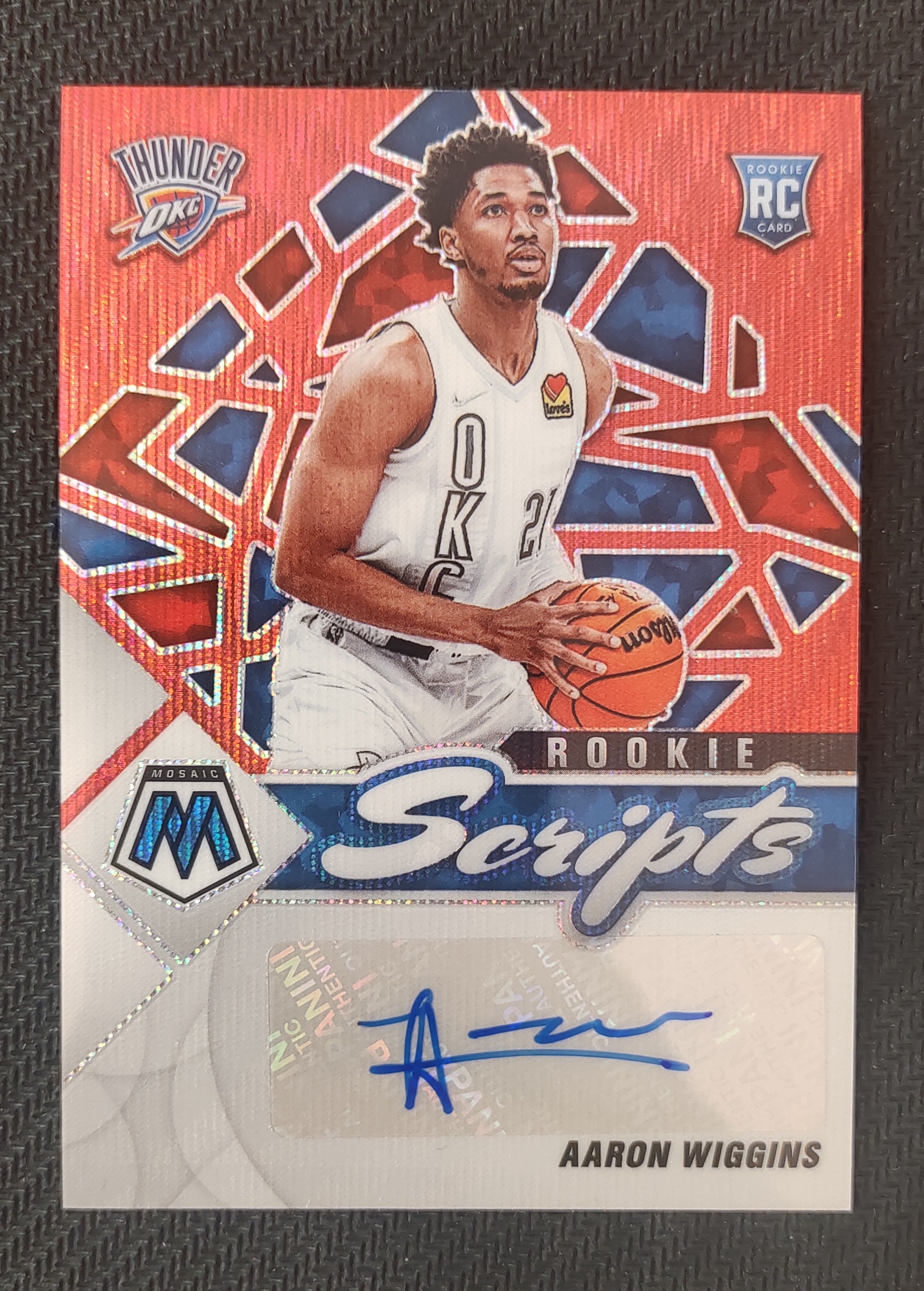2021-22 Panini Mosaic Aaron Wiggins RC 阿隆 威金斯 维金斯 雷霆 新秀 马赛克 红波纹折 折射 签字 贴签 瑕疵如图