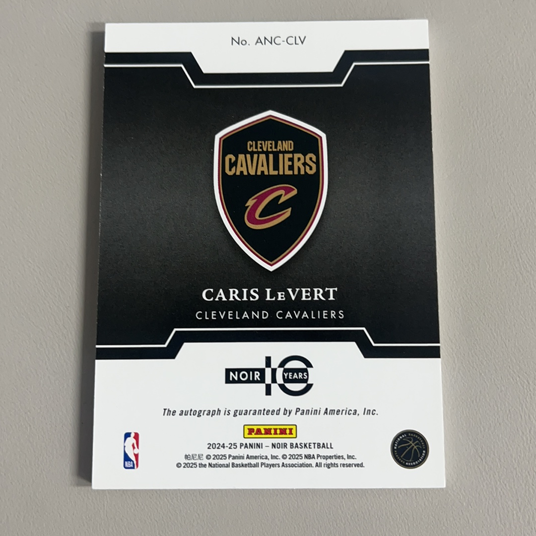 【小牛代拍】2024-25 Noir Caris Levert 诺尔 骑士 卡里斯勒弗特 签字 卡签 99编 银平行 细节如图(威哥)