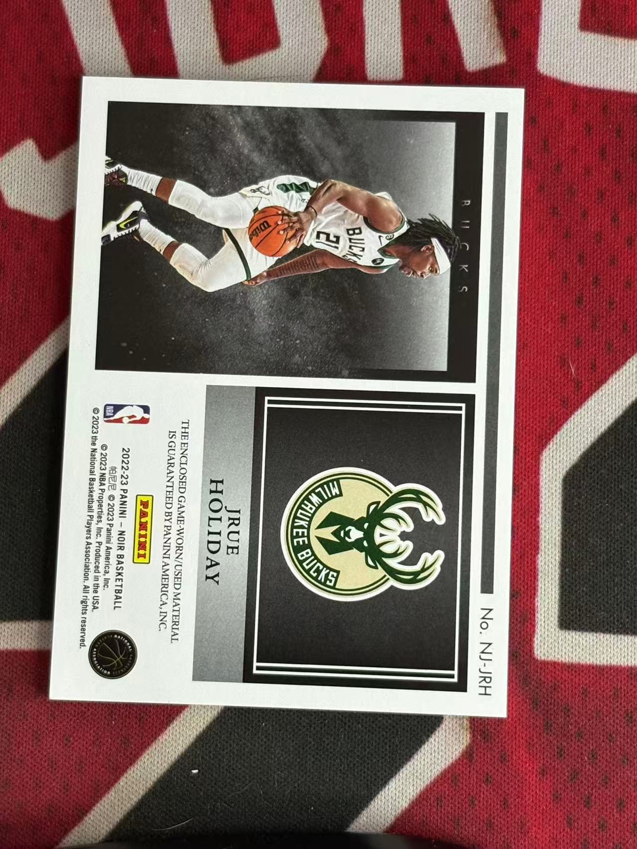 2022-23 PANINI NOIR JRUE HOLIDAY 诺尔高端系列 雄鹿 朱哥 朱霍乐迪 75编 GU 亲穿落场球衣物料切割 衣料实物卡 银闪版 专收凑套必备【烂臭嘴拍卖】