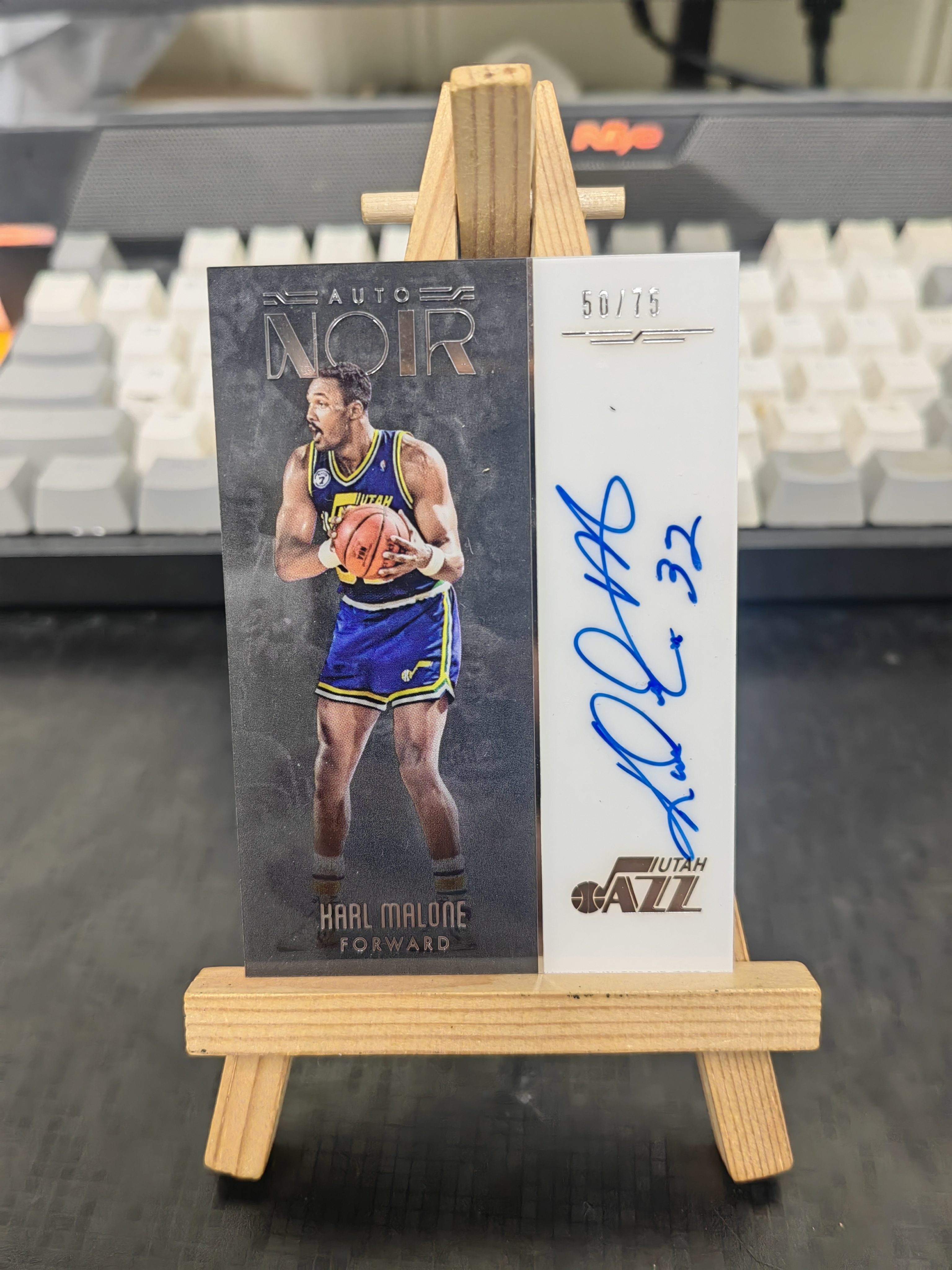 2016-17 Panini Noir Karl Malone 【来福拍卖】诺尔系列 犹他爵士 卡尔 马龙 邮差 50/75编 签字 背号签 签了背号32 镜面 卡签 卡品如图