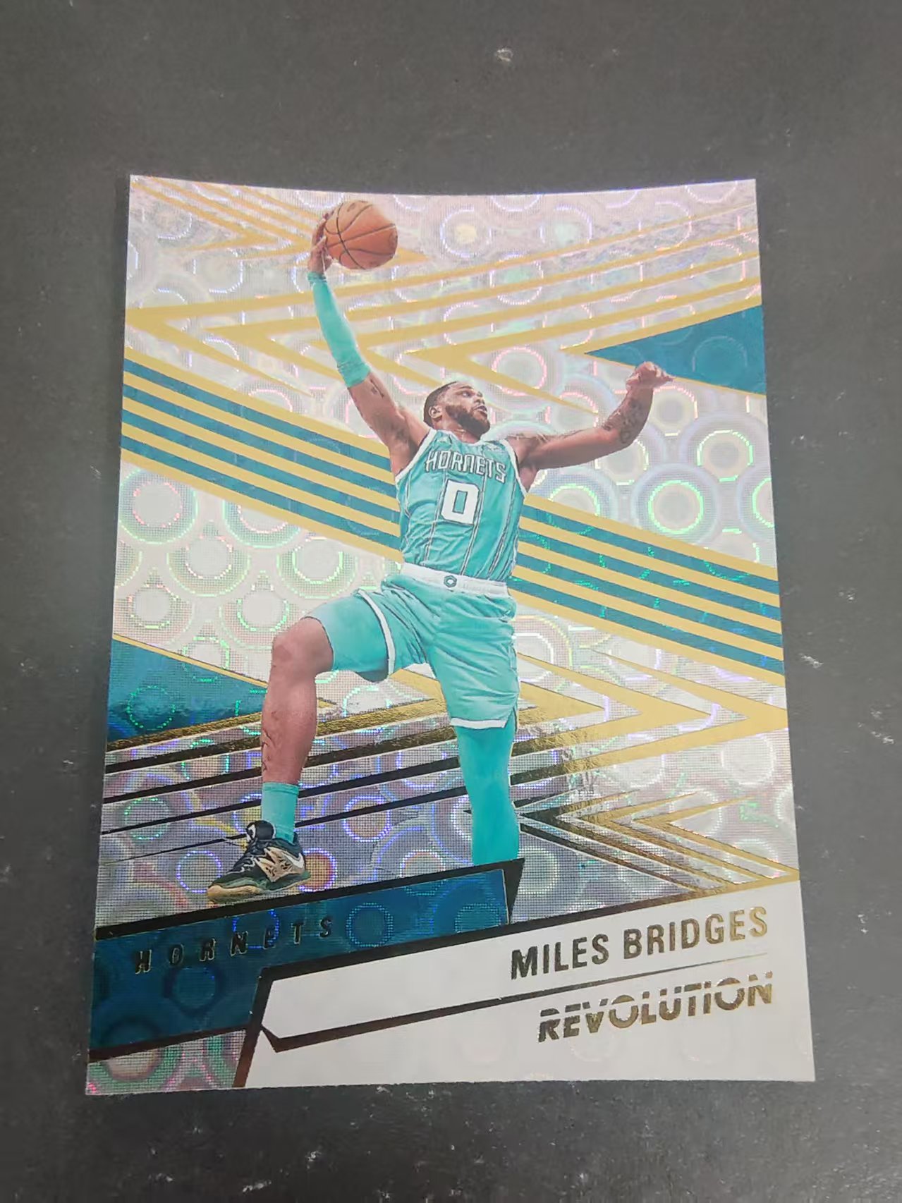 【可合并，不累计】2024-25 Panini Revolution Miles Bridges 革命 迈尔斯布里奇斯 黄蜂 折射 边角瑕疵 @57