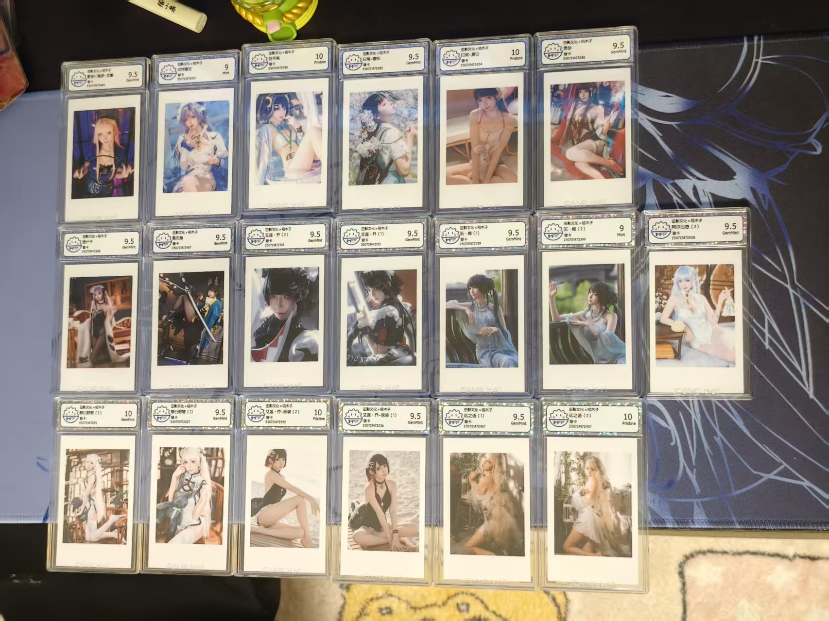 茁影文化 COS卡 游戏动漫角色 CN:祖木子 塔什干 喜多川海梦女警 艾莲乔 日常夏日 羽毛笔 雷拉 灵砂 星见雅 阿尔比恩 春日野穹 花之语 阮梅 等 19张评级卡 评级卡lot