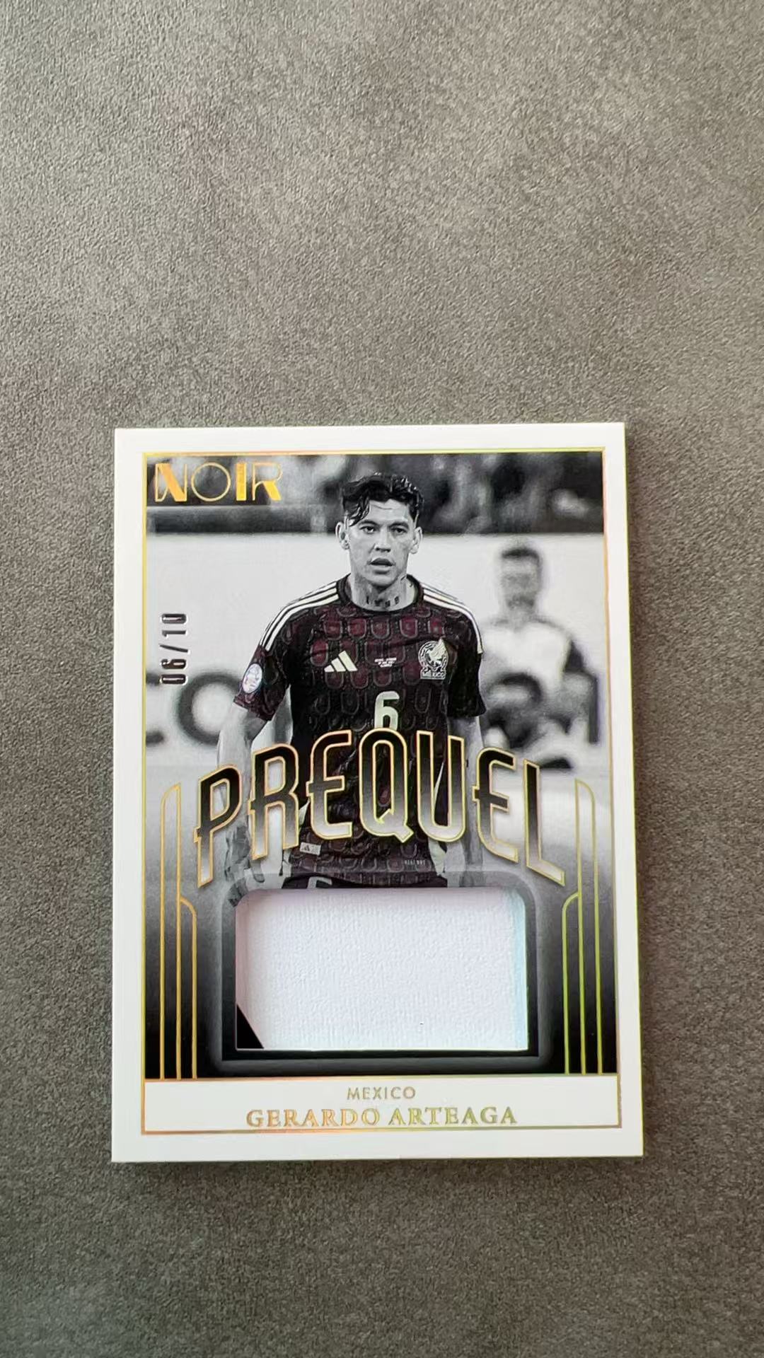 6917【330球星卡实体店代卖】2024-25 帕尼尼 NOIR 阿尔特亚加 Gerardo Arteaga 墨西哥 大窗球衣 双色球衣 06/10编 金平行 低编 仅顺丰寄付(HZZZ)