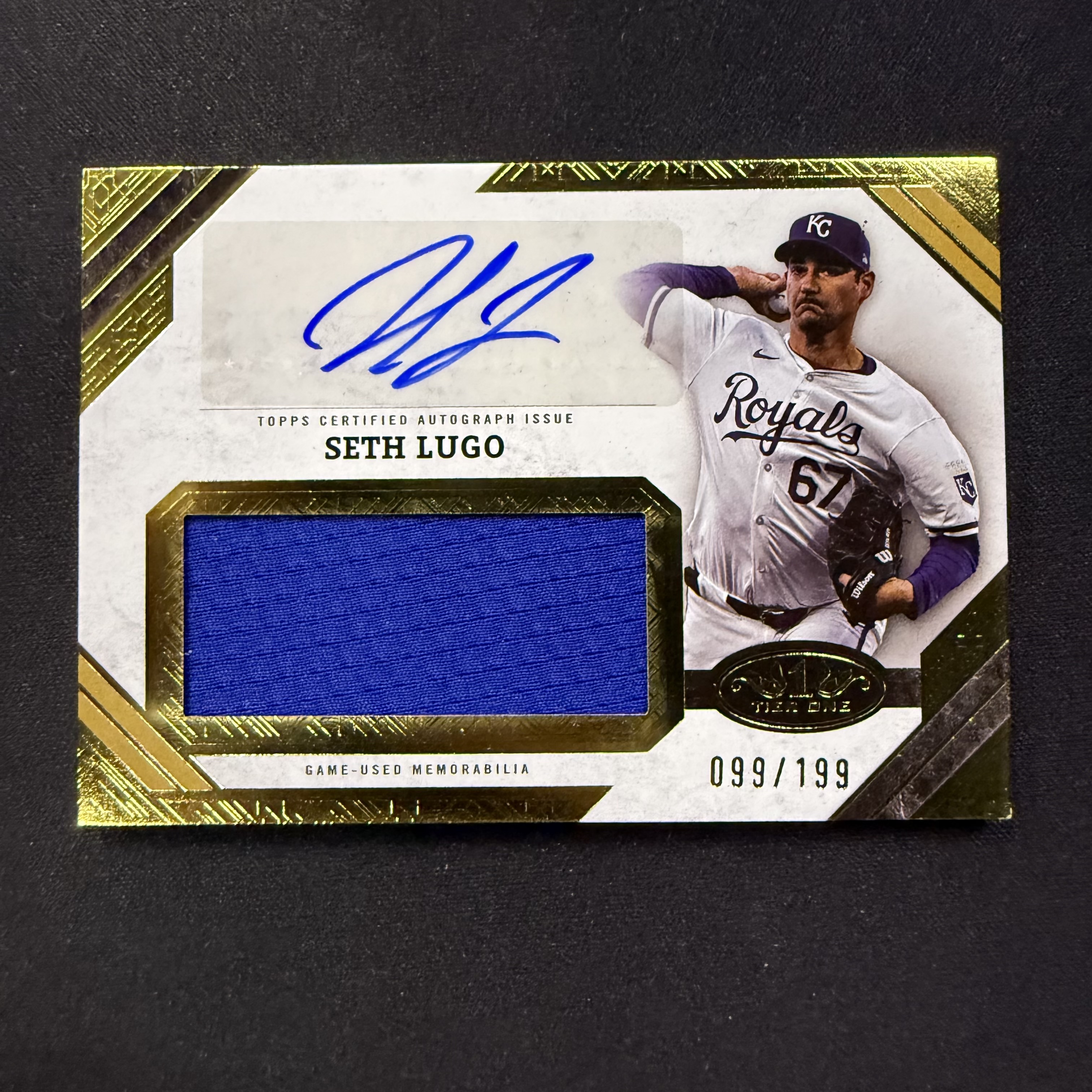 2025 Topps TIER ONE SETH LUGO 【SC拍卖】棒球 赛斯卢戈 堪萨斯城皇家 99/199编 物料签 落场 签字 收藏必备(HTM777)