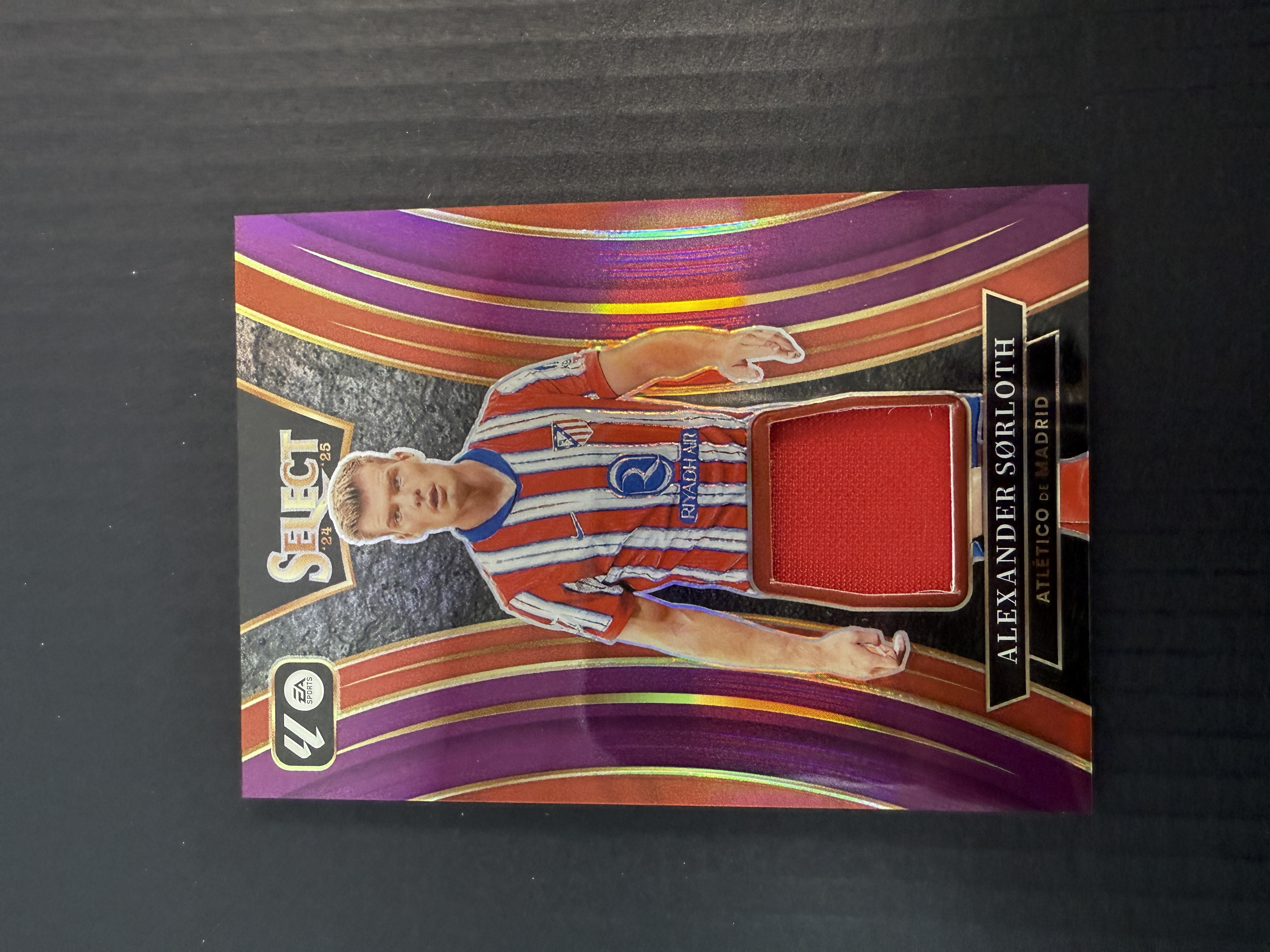 【GOAT山羊拍卖】航 2024-25赛季 select FIFA系列 索罗斯 紫折球衣卡 /49 马德里竞技 品相如图