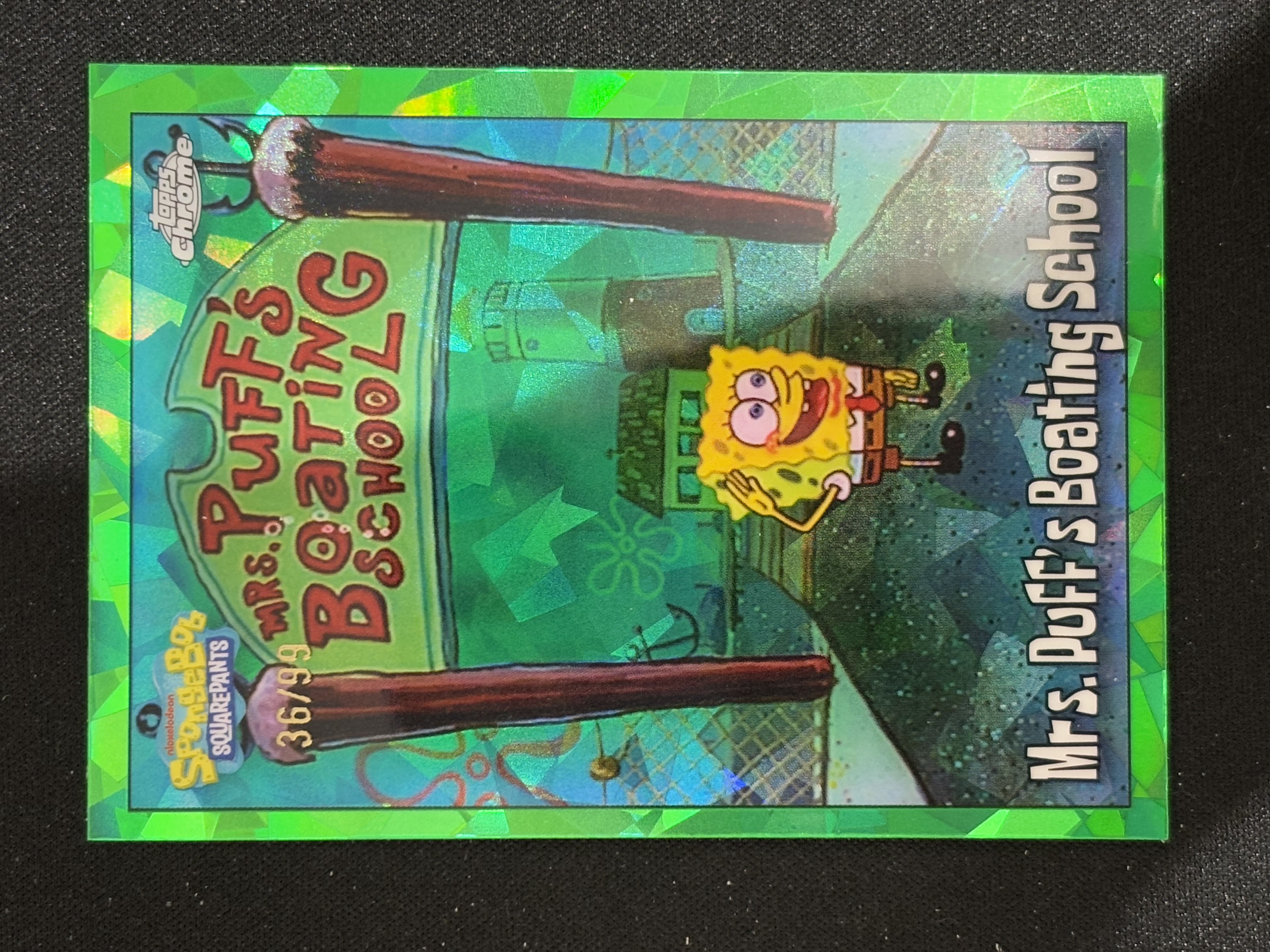 2025 Topps SpongeBob SquarePants 海绵宝宝 Chrome 海绵宝宝25周年蓝宝石 河豚老师驾校 绿碎冰折 /99编 - coke