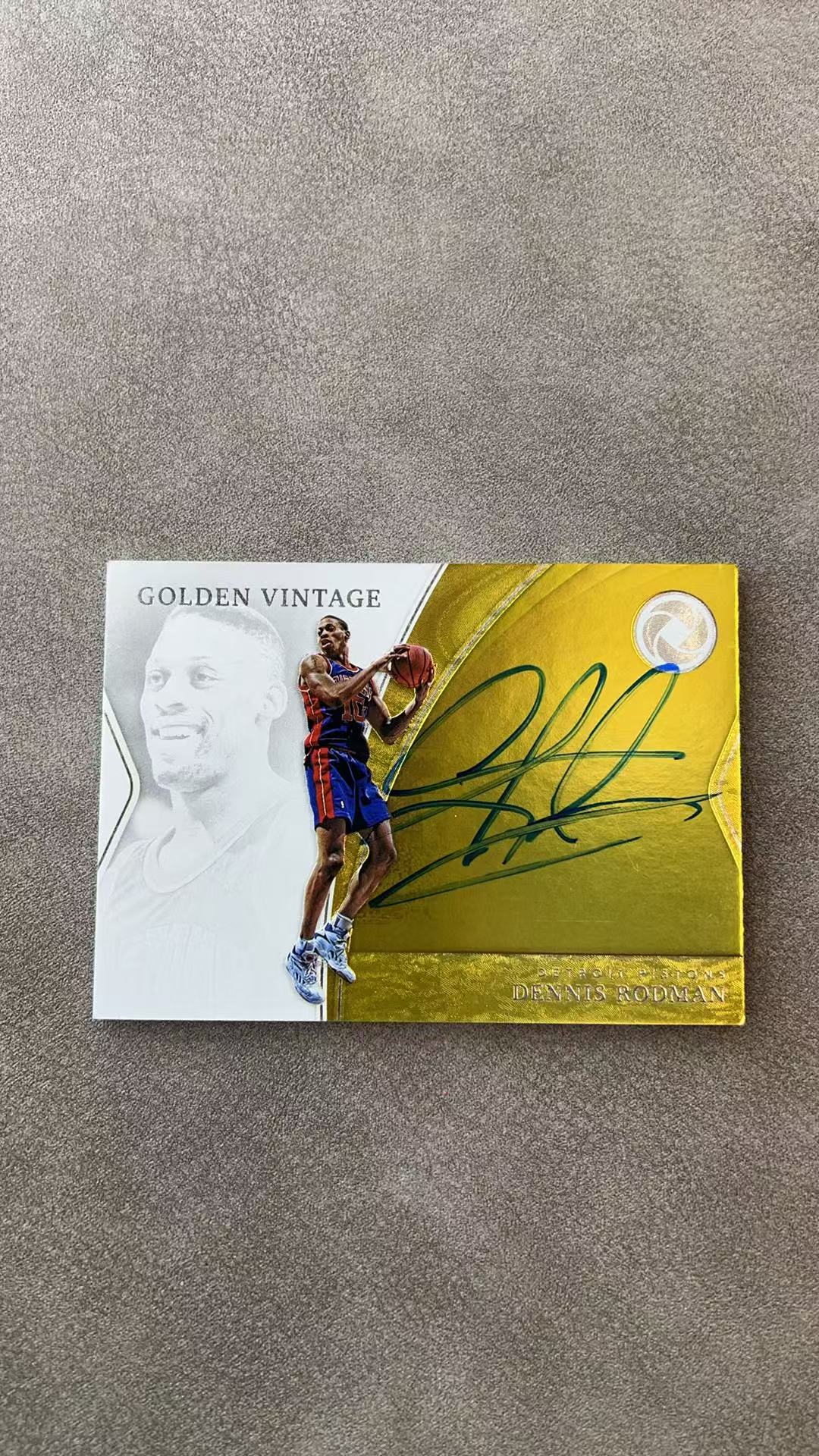 6462【330球星卡实体店代卖】2018-19 帕尼尼 金书 罗德曼 Dennis Rodman 活塞 11/79编 签字 卡签 AUTO 仅顺丰寄付(信)