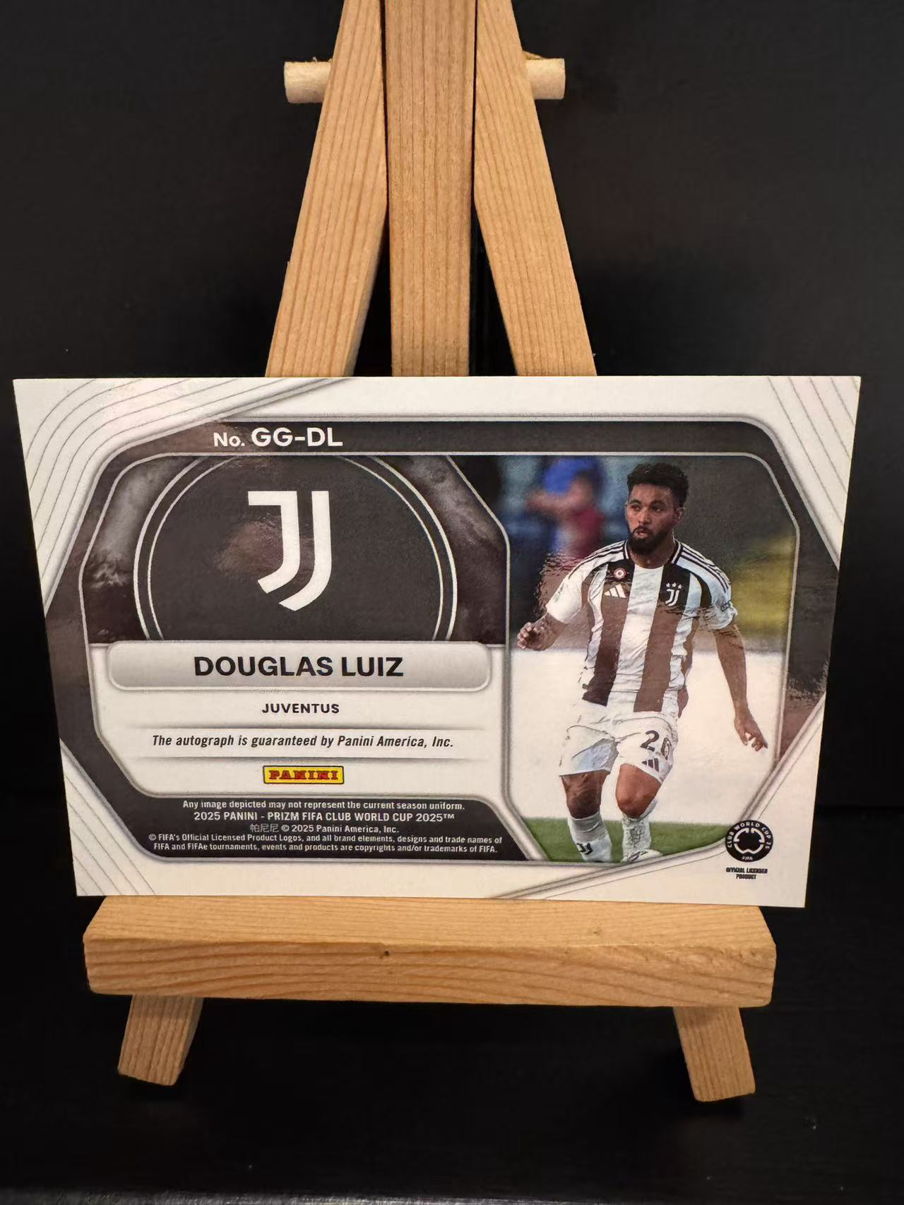 龖2025 panini prizm FIFA CLUB WORLD CUP 世俱杯 尤文中场 道格拉斯·路易斯(Douglas Luiz) 阿斯顿维拉 签字 base签 卡品如图 MJ002U
