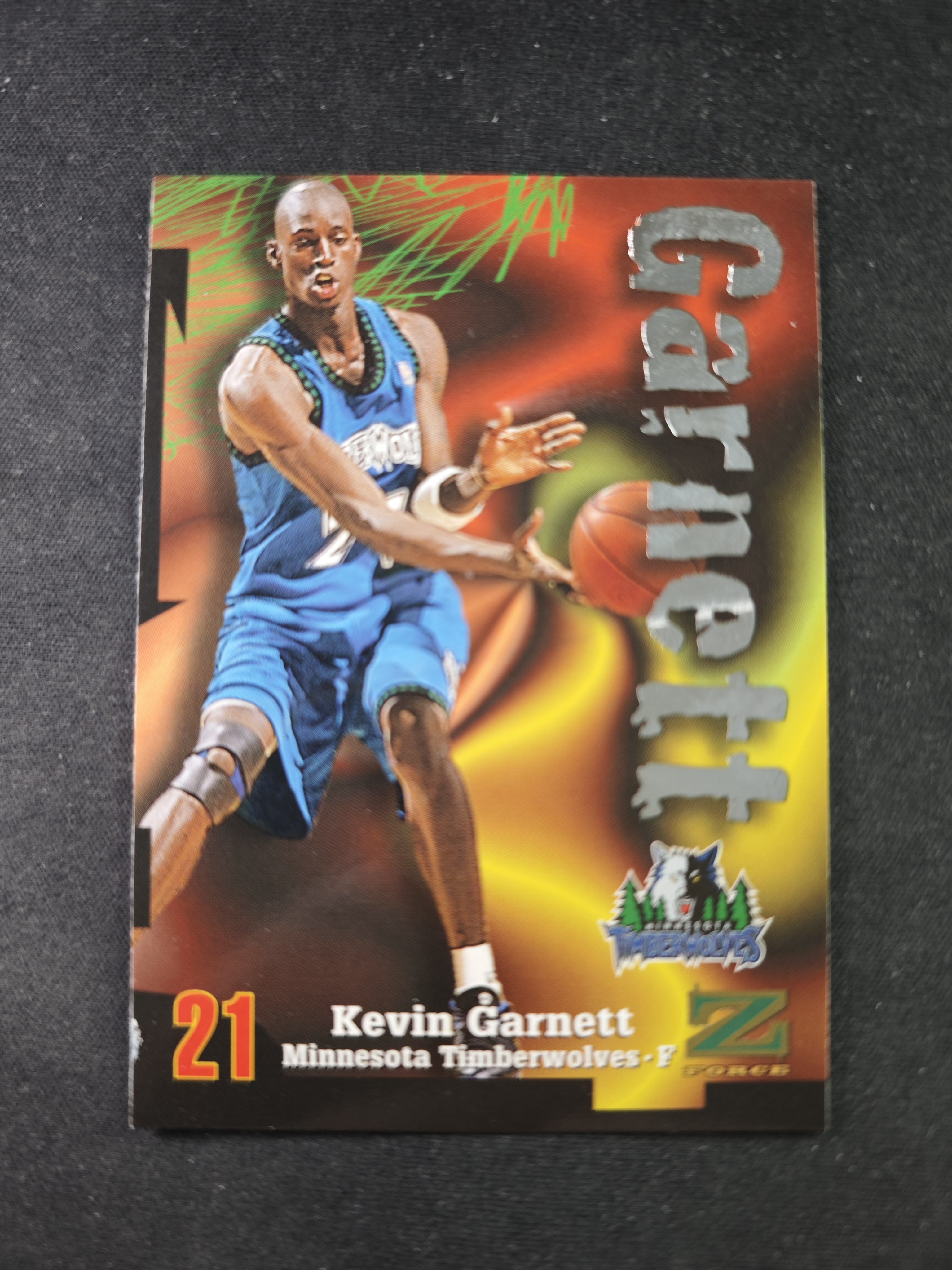 【蛤蟆特卖】凯文 加内特 狼王 1997 SKYBOX Z-FORCE系列 经典设计 超级漂亮 绝版好卡 稀有老特 选图超帅 左下角边框破损 卡品如图 专收必备!