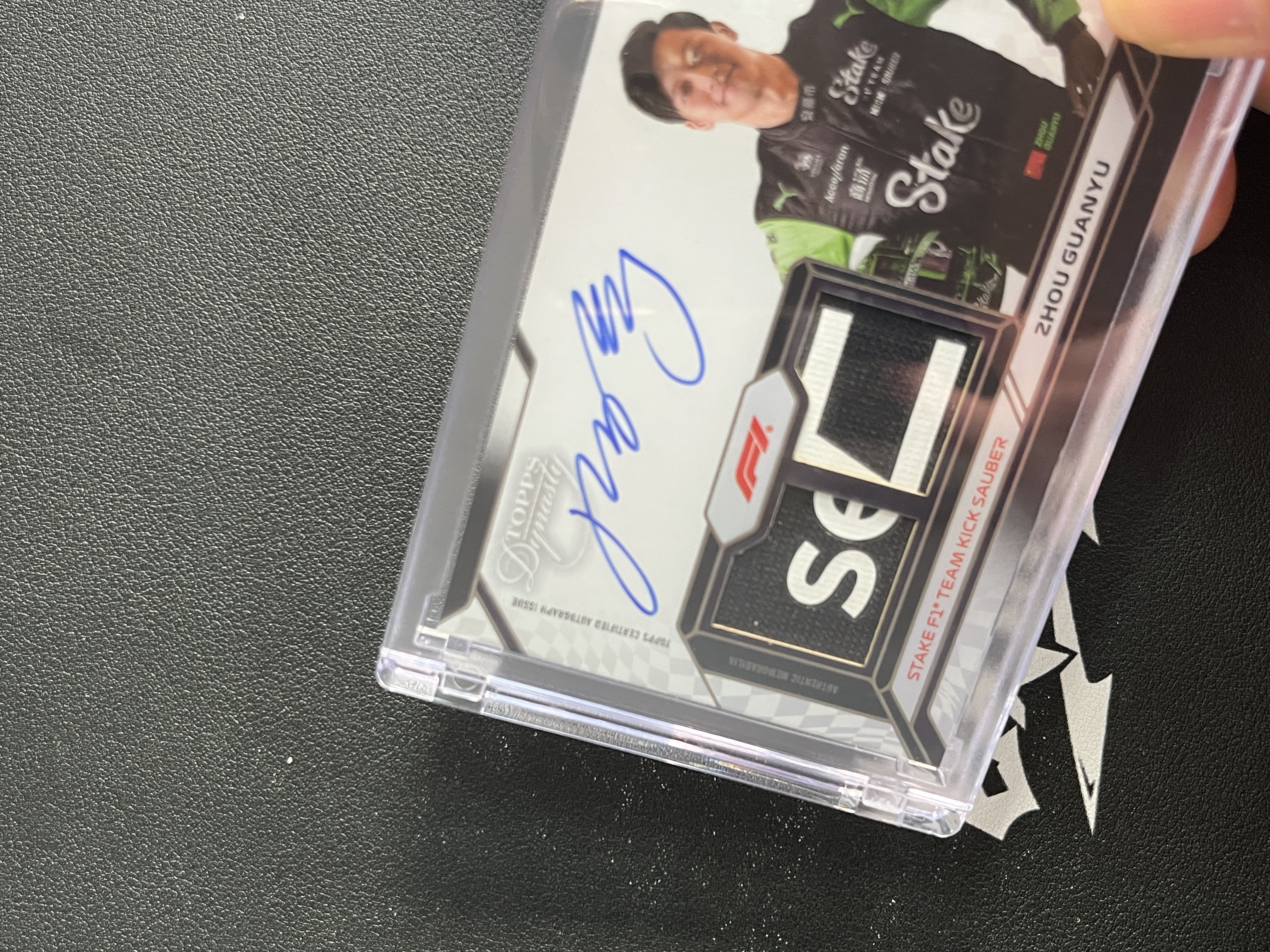 【战斧精品】2024 Topps Dynasty 王朝 F1 Zhou Guanyu 周冠宇 索伯车队 Tag 赞助商 物料切割 双窗 卡签 ...