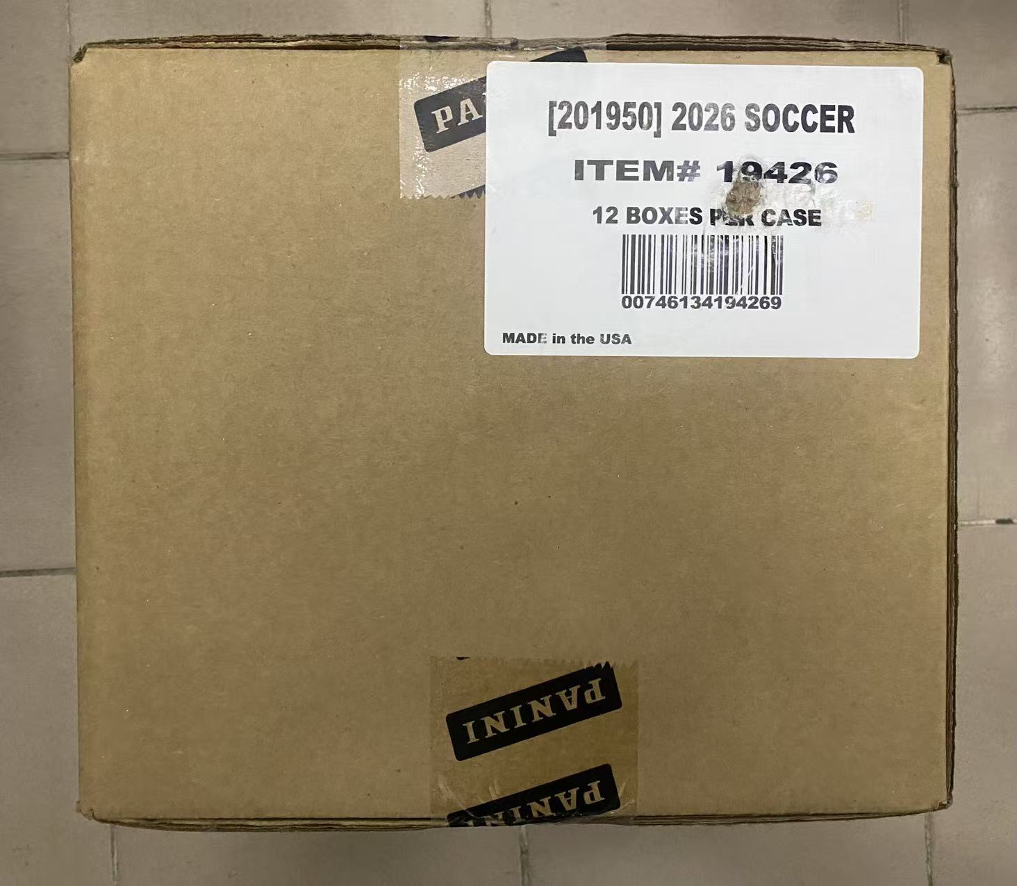 【扒卡拍卖 拍前请看描述】2026 Panini Prizm World Cup 世界杯PZ Hobby 单箱 寻找梅西C罗亚马尔姆巴佩登贝莱奥利塞贝林厄姆莫拉等好人新秀带编折射大比例签字! 箱况如图 到付发出! 箱箱0927BK02