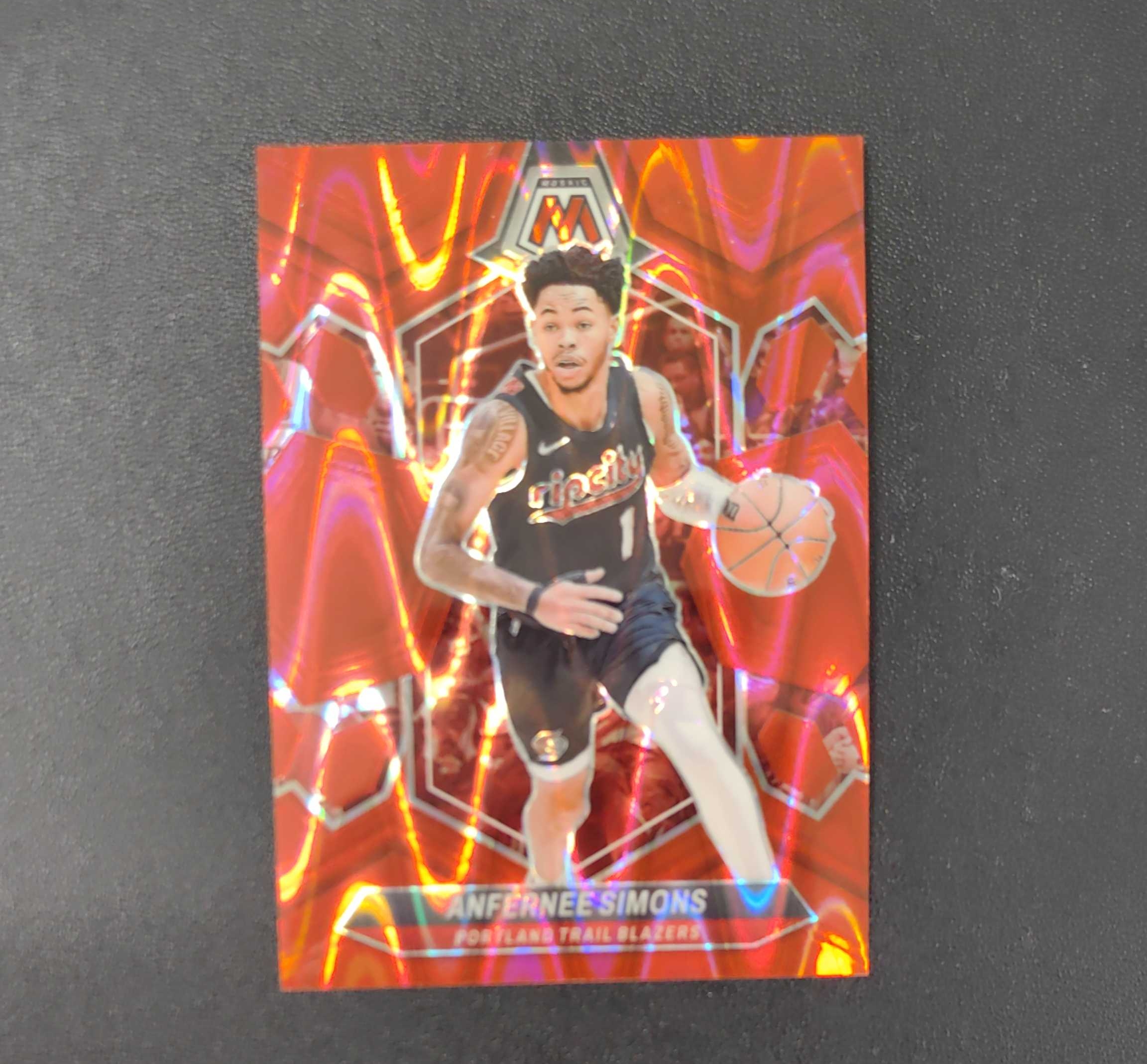 2023-24 Panini Mosaic Anfernee Simons 马赛克系列 开拓者 安芬尼 西蒙斯 红地震折 /299编 东契奇 sga 库里 文班亚马 詹姆斯 多张再拍