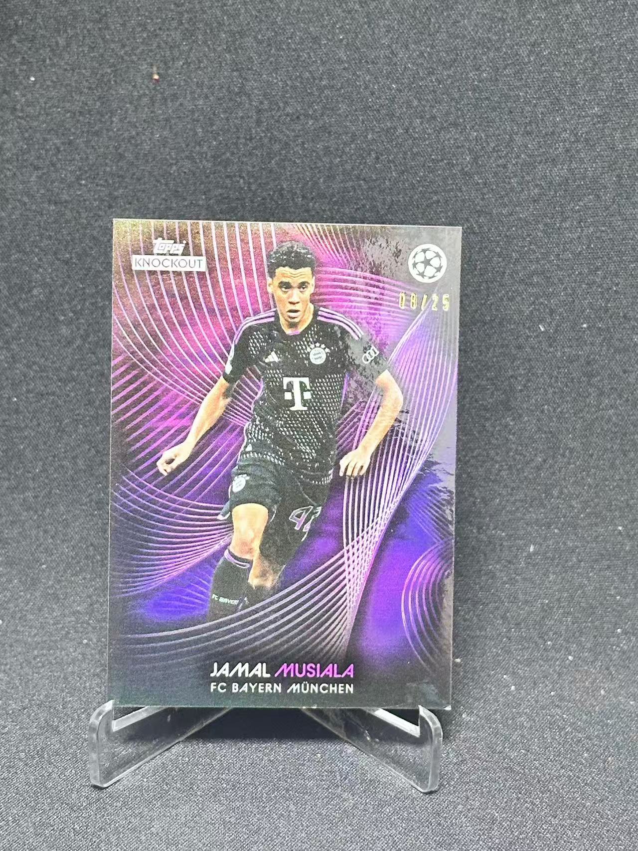 2024 Topps UEFA Champions League Jamal Musiala 【哆哆卡社】贾马尔·穆西亚拉 25编 低编 紫折 拜仁欧冠 微瑕 收藏必入 卡品如图