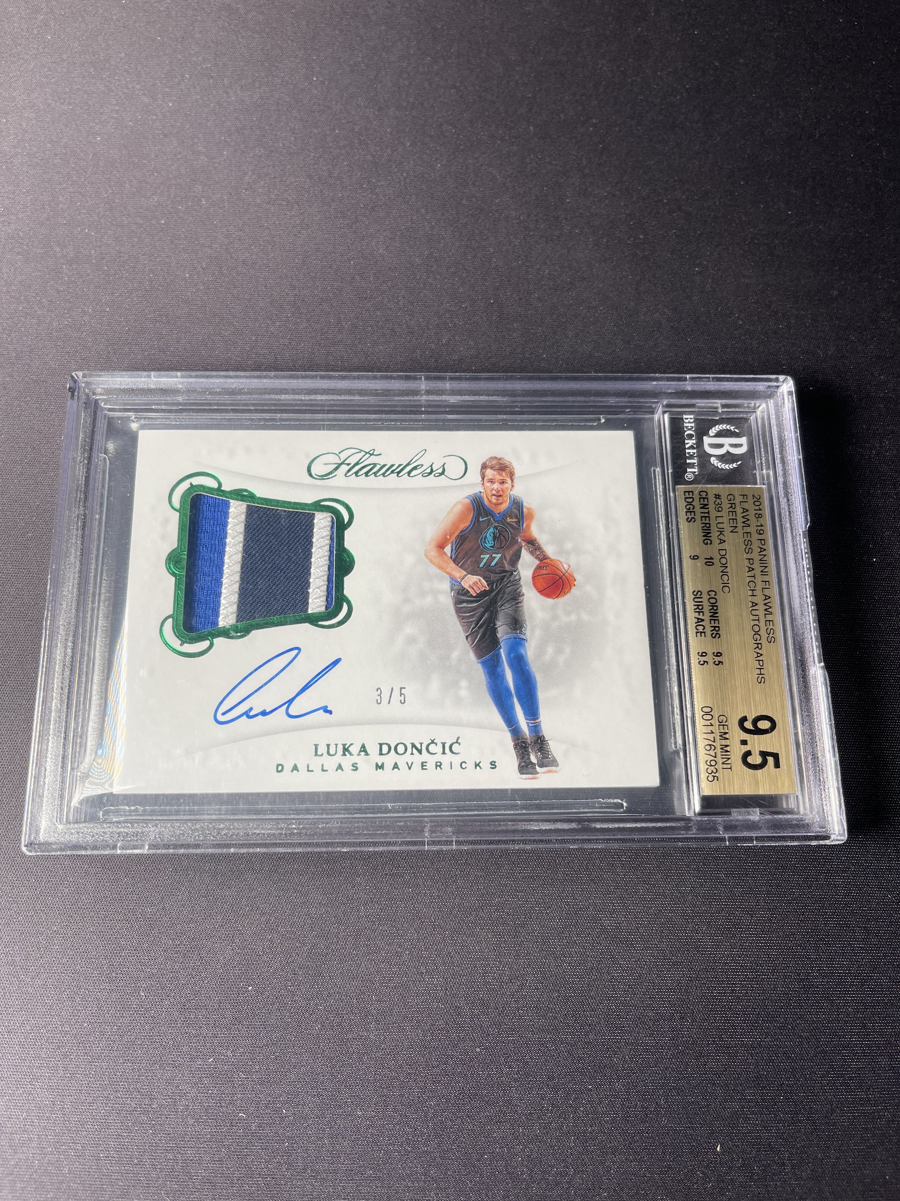 2018-19 Panini Flawless Luka Doncic RC 手提 独行侠 卢卡东契奇 新秀patch签字 卡签RPA 3/5编 低编 绿版 金标BGS9.5墨迹10「老夫子」笑傲江湖