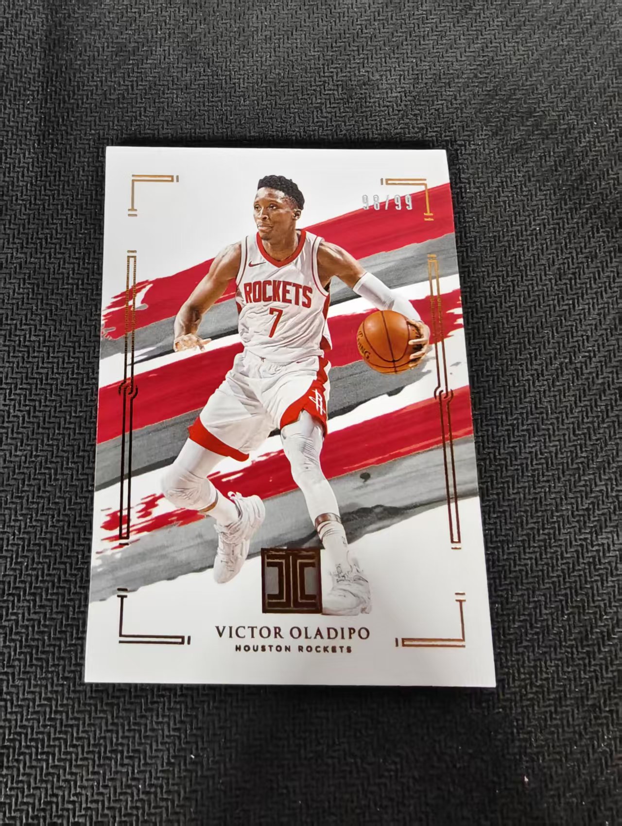 【汽水拍卖】2020-21 Panini Impeccable Victor Oladipo 小真金 火箭 CBA外援 奥迪 奥拉迪波 99编 边角瑕疵