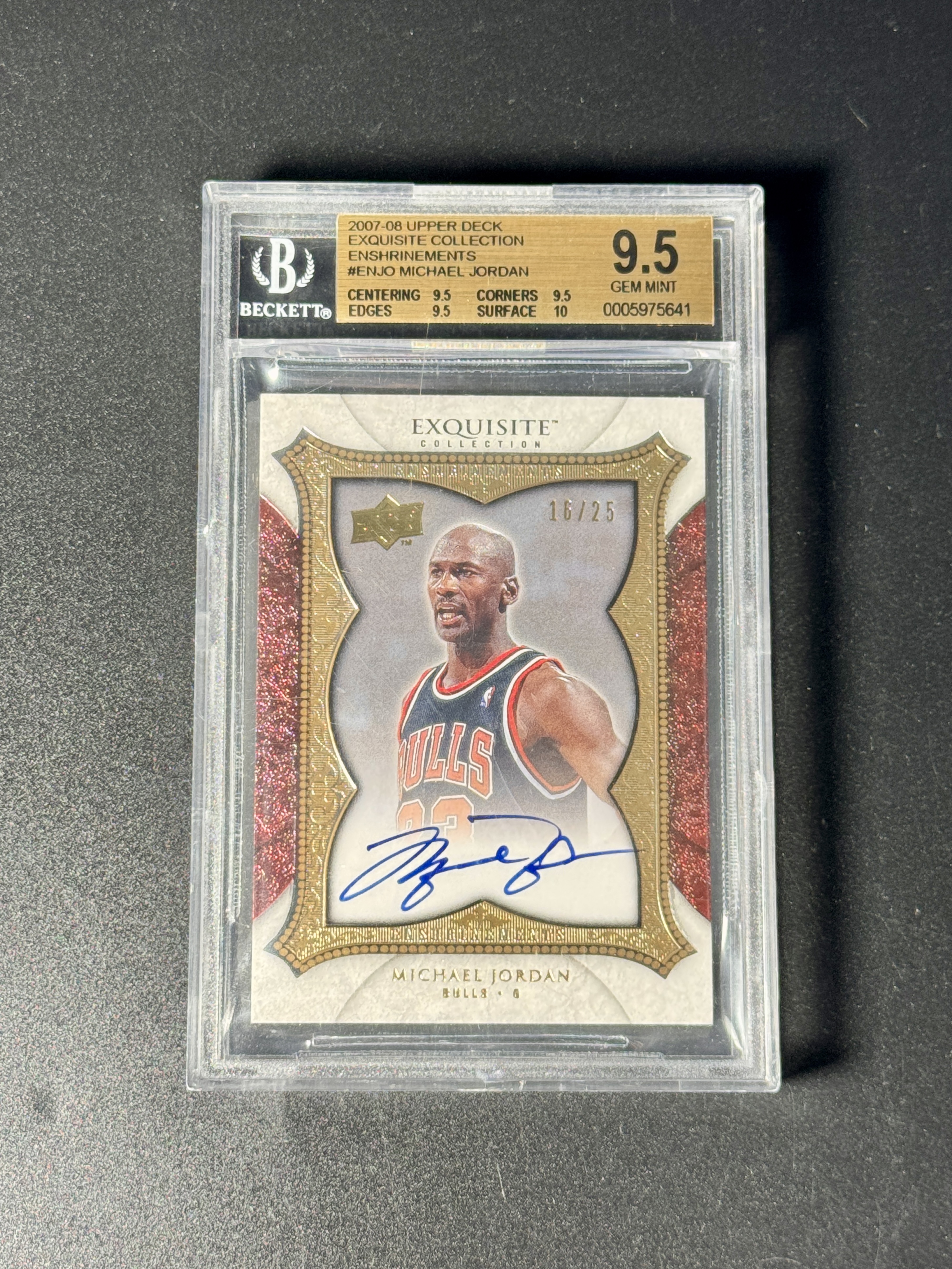 【喷子拍卖】2007-08 UD exquisite Michael Jordan 木盒 芝加哥公牛 篮球之神 迈克尔 乔丹 enshrinements 大金牌 签字 25编 卡签 最有价相框 hit 小分好 BGS金标9.5/10 YLI