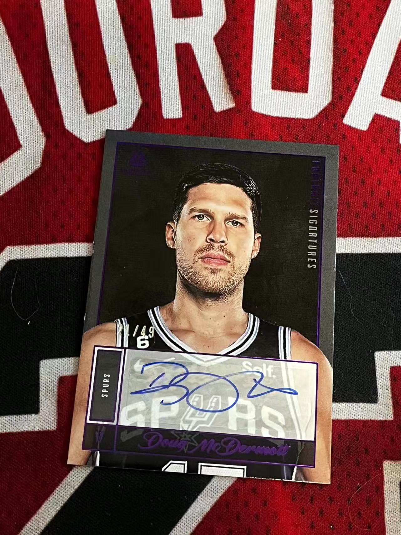 【接寄拍费率低至5%含卡淘手续费】2022-23 PANINI LIMINANCE 小聚光灯系列 马刺 道格麦克德莫特 迈克德莫特 49编 签字卡 大头肖像特卡 专收凑套必备【烂臭嘴拍卖】