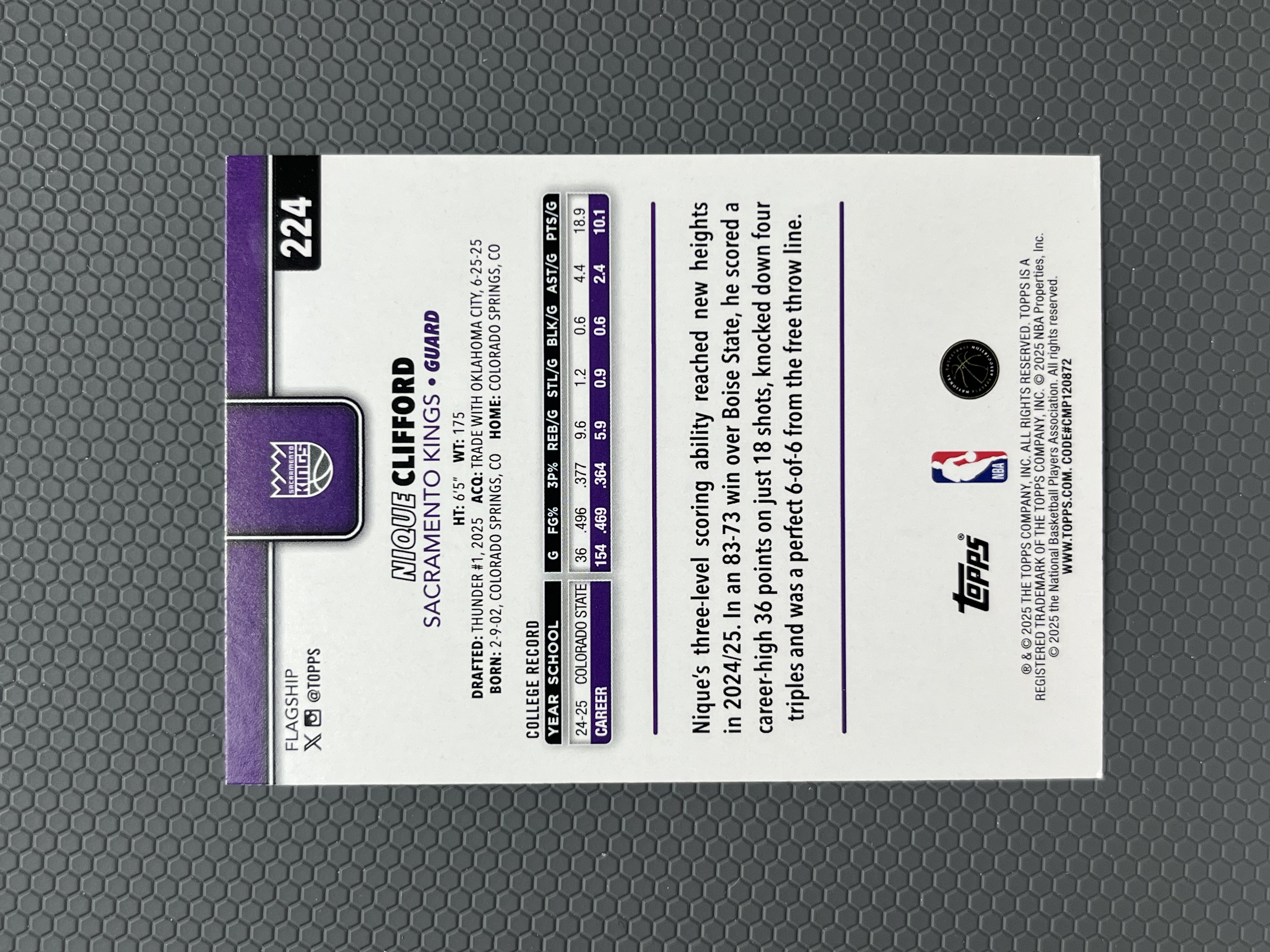 2025 Topps 尼克·克利福德 NIQUE CLIFFORD 国王 新秀 RC 折射 银折 左下角微瑕 卡品如图-左