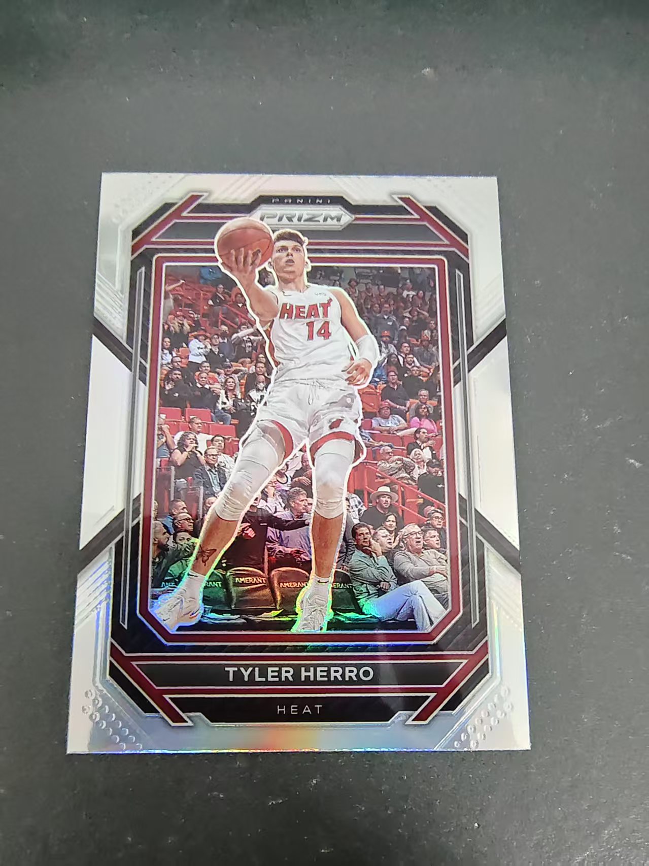 【可合并，不累計】2022-23 Panini Prizm Tyler Herro 熱火 泰勒 希羅 PZ 銀折 劃痕 邊角瑕疵 #166