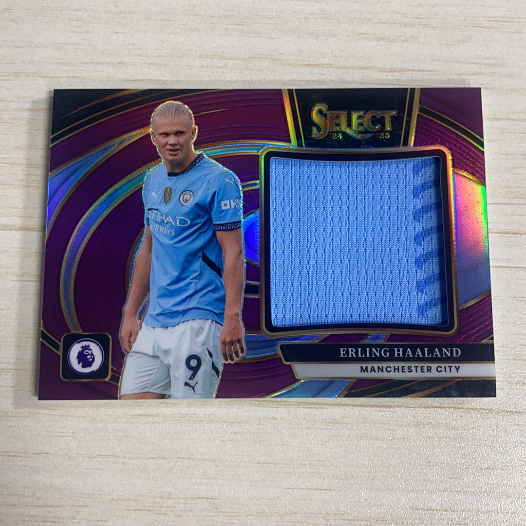【小牛代拍】2024-25 Panini Select Erling Haaland 英超se 埃尔林 哈兰德 曼城 大窗 球衣 物料 紫折 42/49编 低遍 卡品如图(polo)
