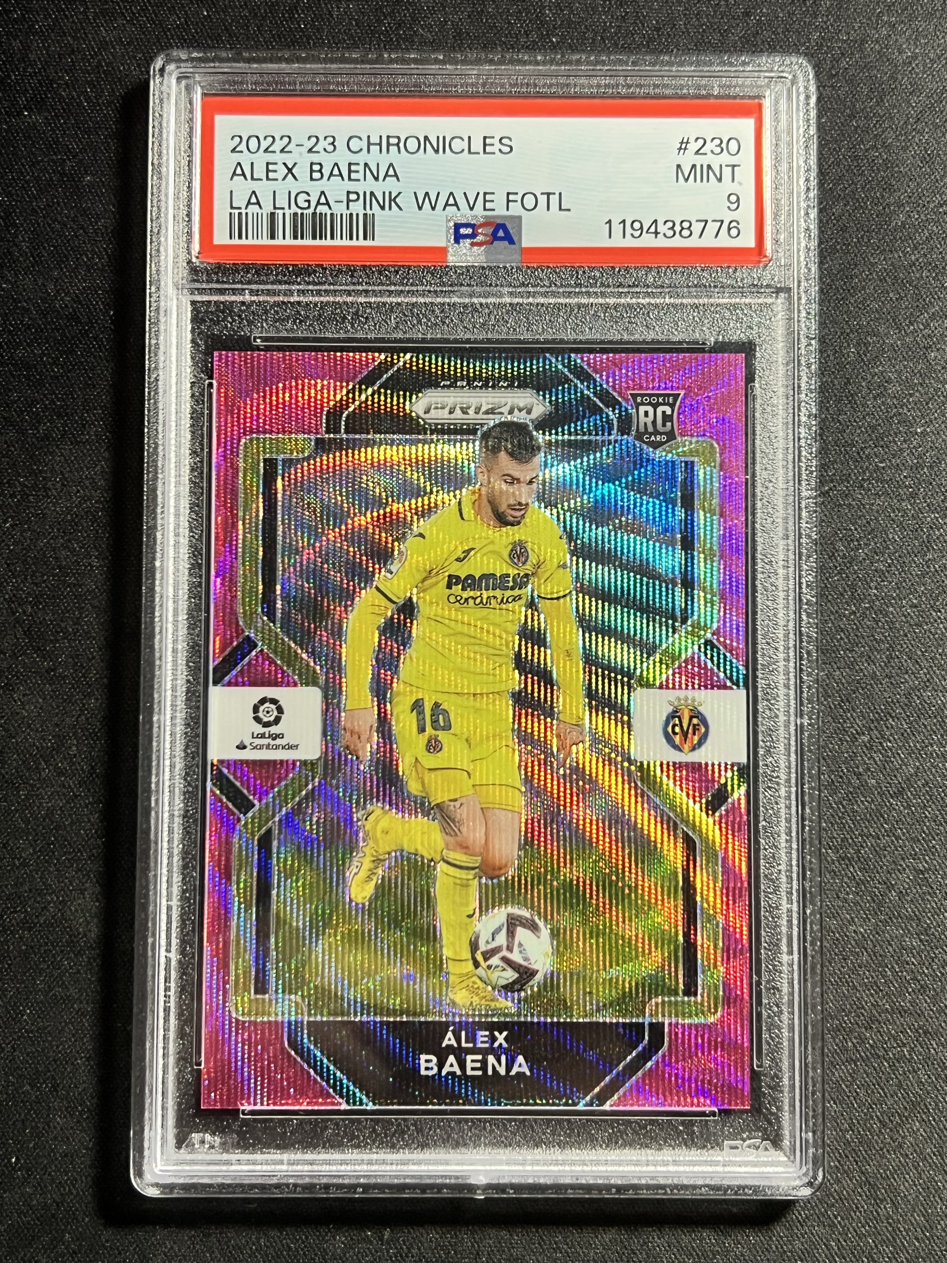 2022-23 Panini Chronicles ALEX BAENA 巴埃纳 11/19编 新秀 粉波纹折 PSA9。比利亚雷亚尔,西班牙大将,马竞/马德里竞技。可乐【珞珈拍卖】