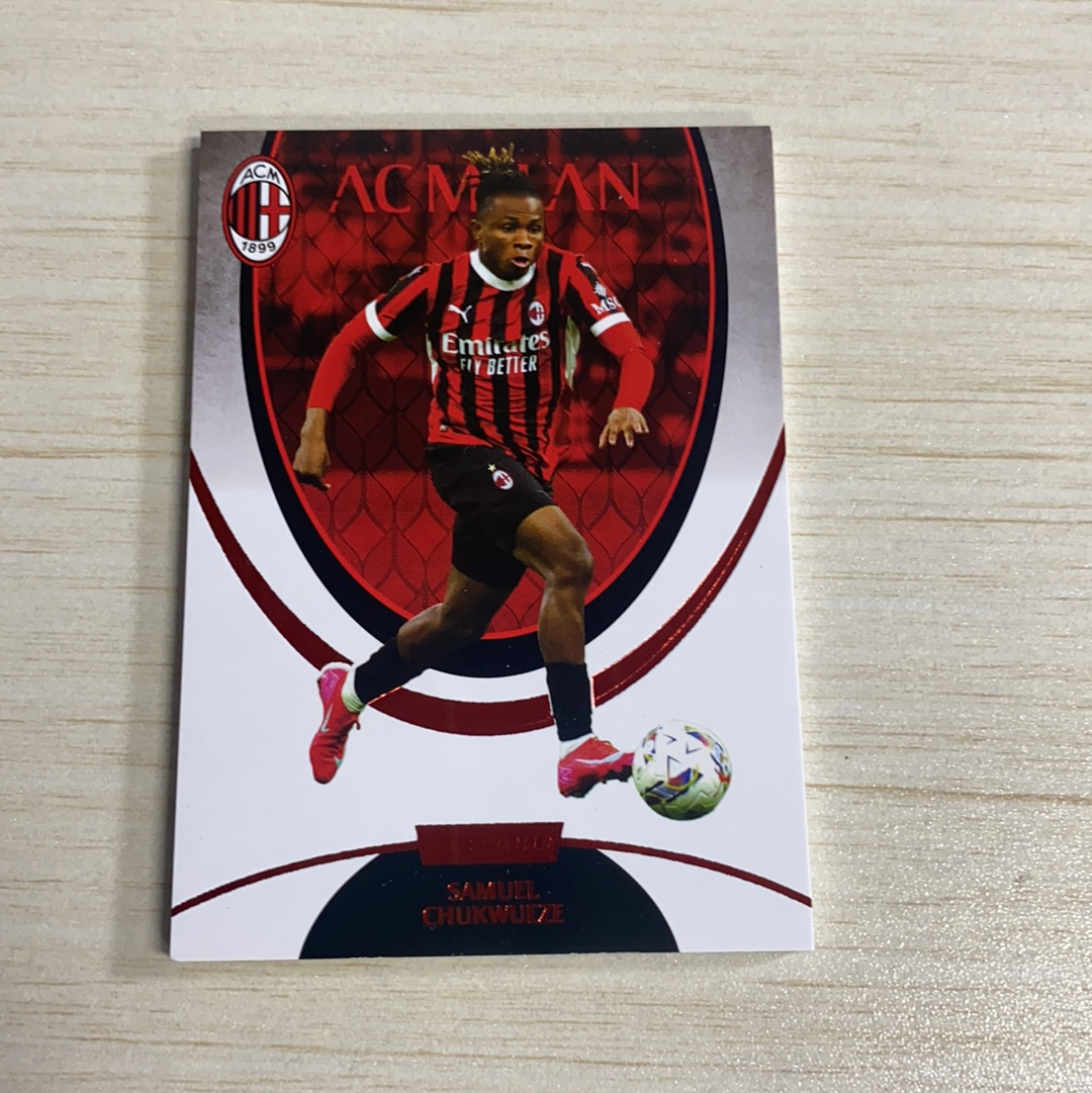 【小牛代拍】2024-25 DAKA AC米兰 MilanOne&Two队盒 Samuel Chukwueze 丘库埃泽 Ineffable 厚卡Base 35编 红平行 收藏必备 卡品如(威哥)