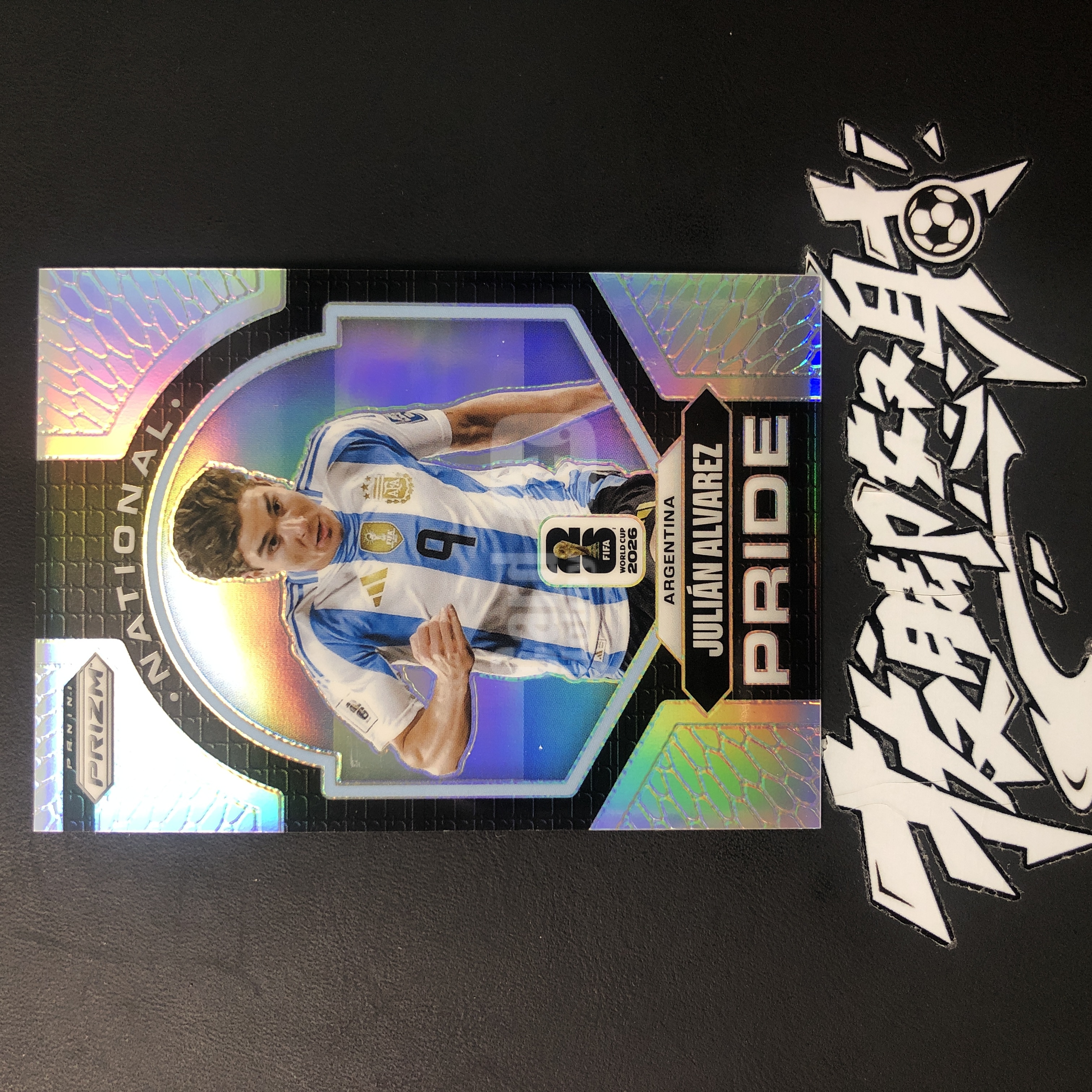 【拔脚代卖】2026 Panini Prizm world cup世界杯  Julian Alvarez 阿尔瓦雷斯 阿根廷 曼城 马竞 小蜘蛛 PRIDE 国家荣耀特卡大比例 SSP 特卡 银折收藏必备 瑕疵如图｜拔脚小杰DI6