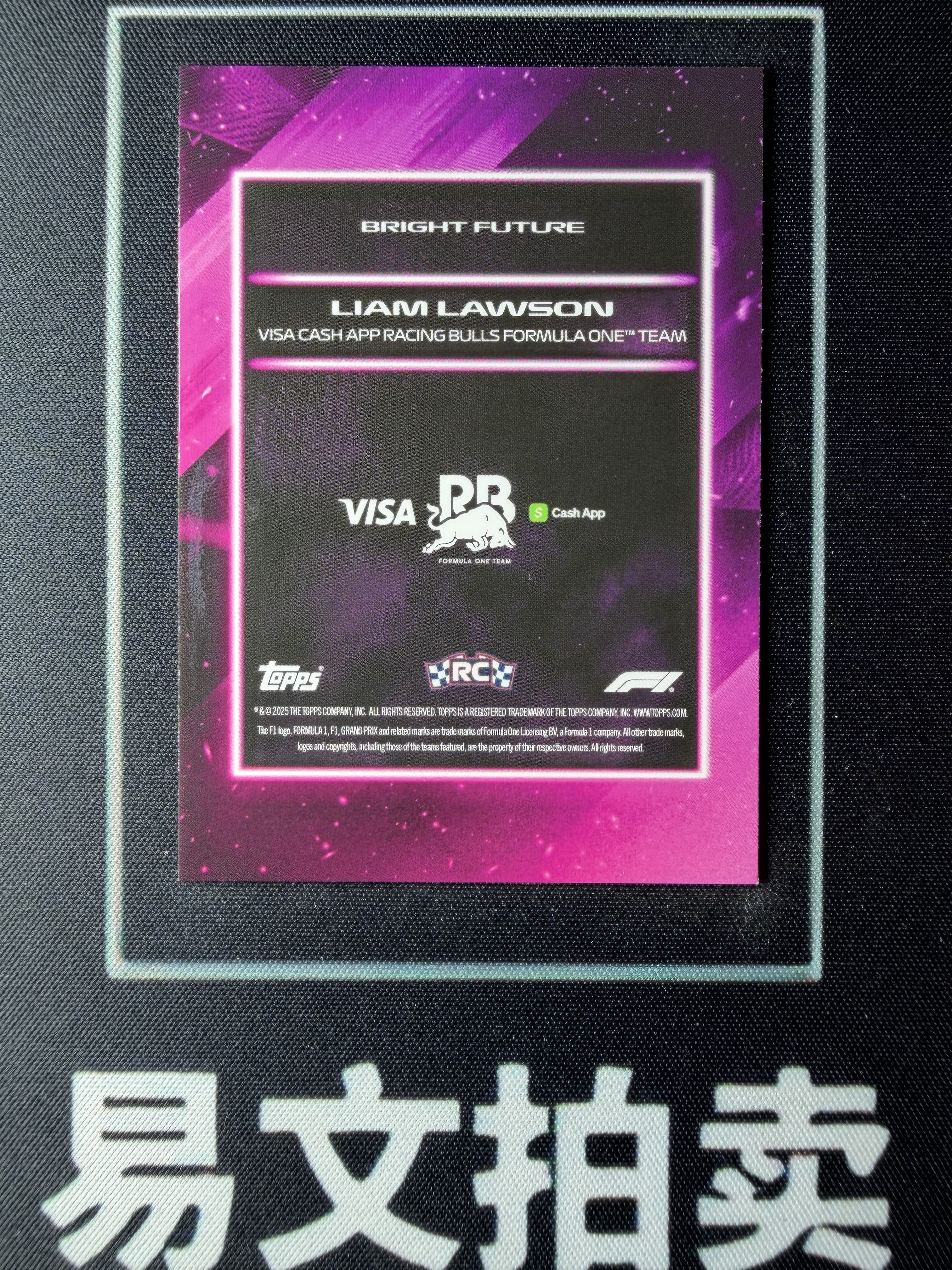 【易文拍卖 超级回款】2025 Topps Lights Out F1 方程式赛车 LIAM LAWSON 利亚姆 劳森 红牛二队 RC新秀 32/50编 粉折 #TuTu