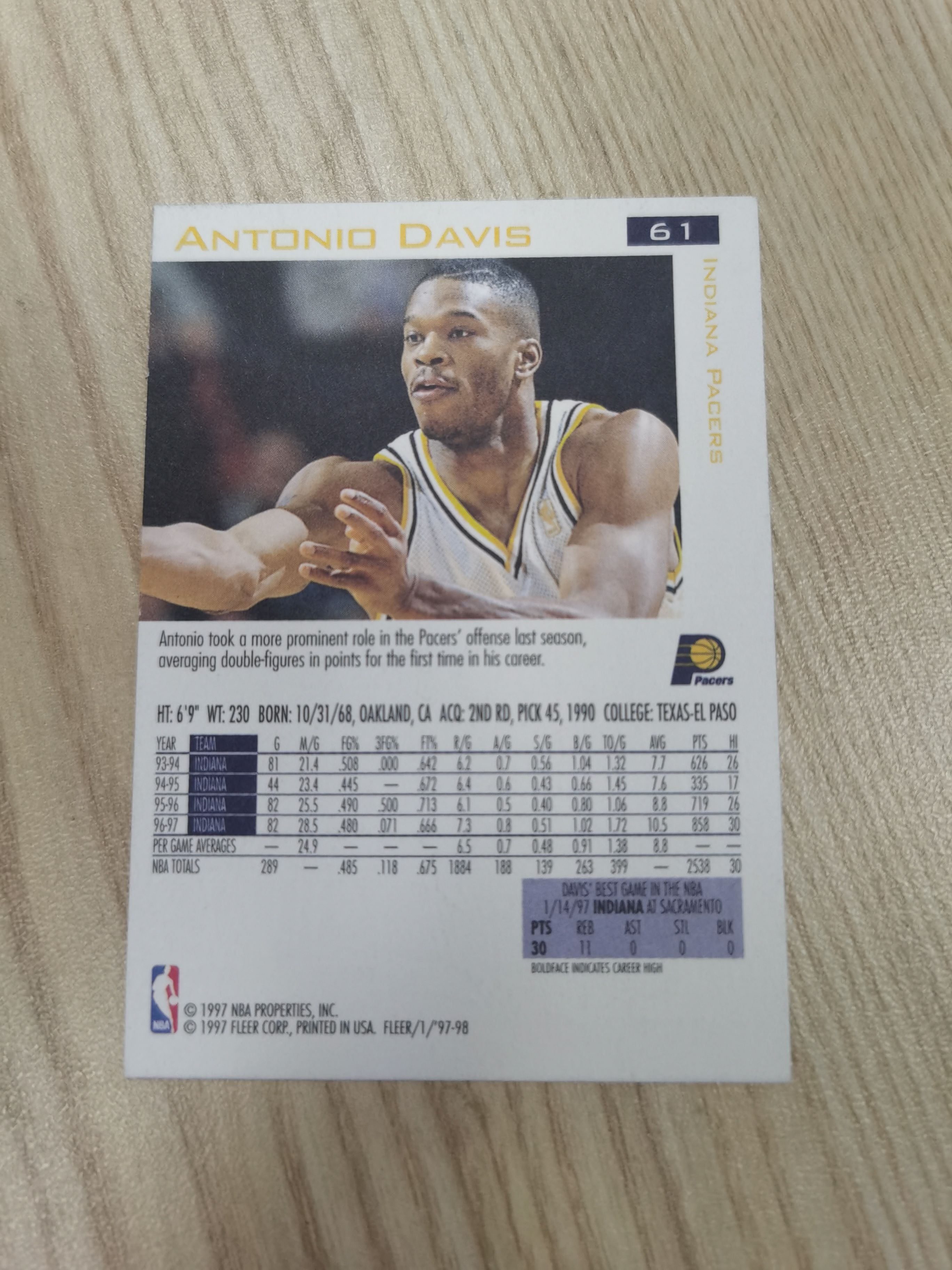 1997-98 Fleer Base Antonio Davis 1997-98 安东尼奥-戴维斯 fleer 金标 画报材质 1届全明星 步行者 硬通货 极具收藏价值