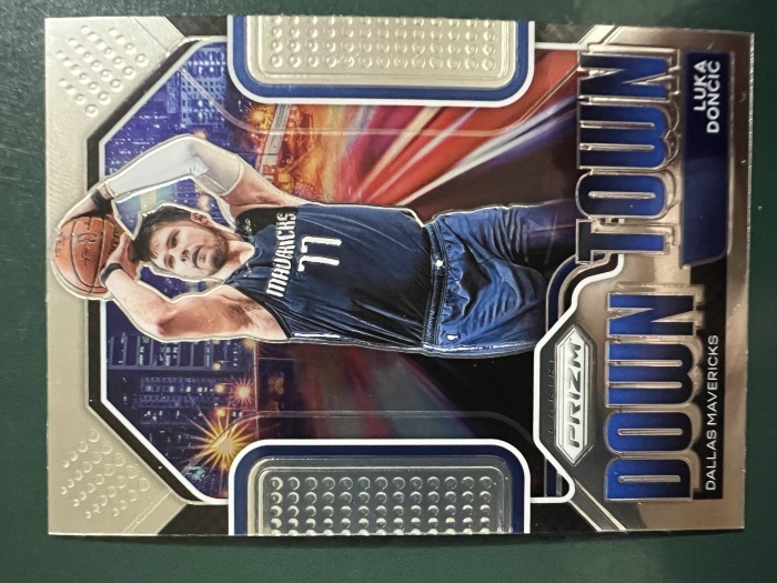 2020-21 Panini Prizm Luka Dončić 卢卡·东契奇 达拉斯独行侠 城市中心特卡 凑套收藏 卡品如图