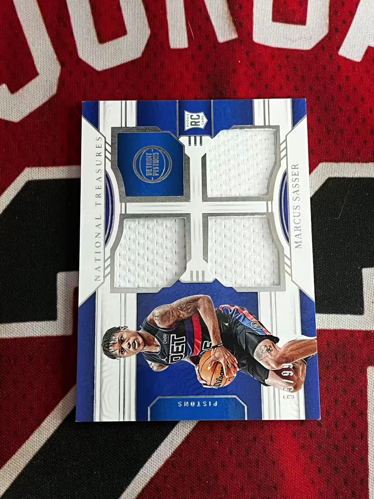 【接寄拍】2023-24 PANINI NATIONAL 国宝高端系列 活塞 新秀RC 马库斯萨瑟 99编 新秀三窗球衣物料切割 衣料实物卡 专收凑套必备【烂臭嘴拍卖】