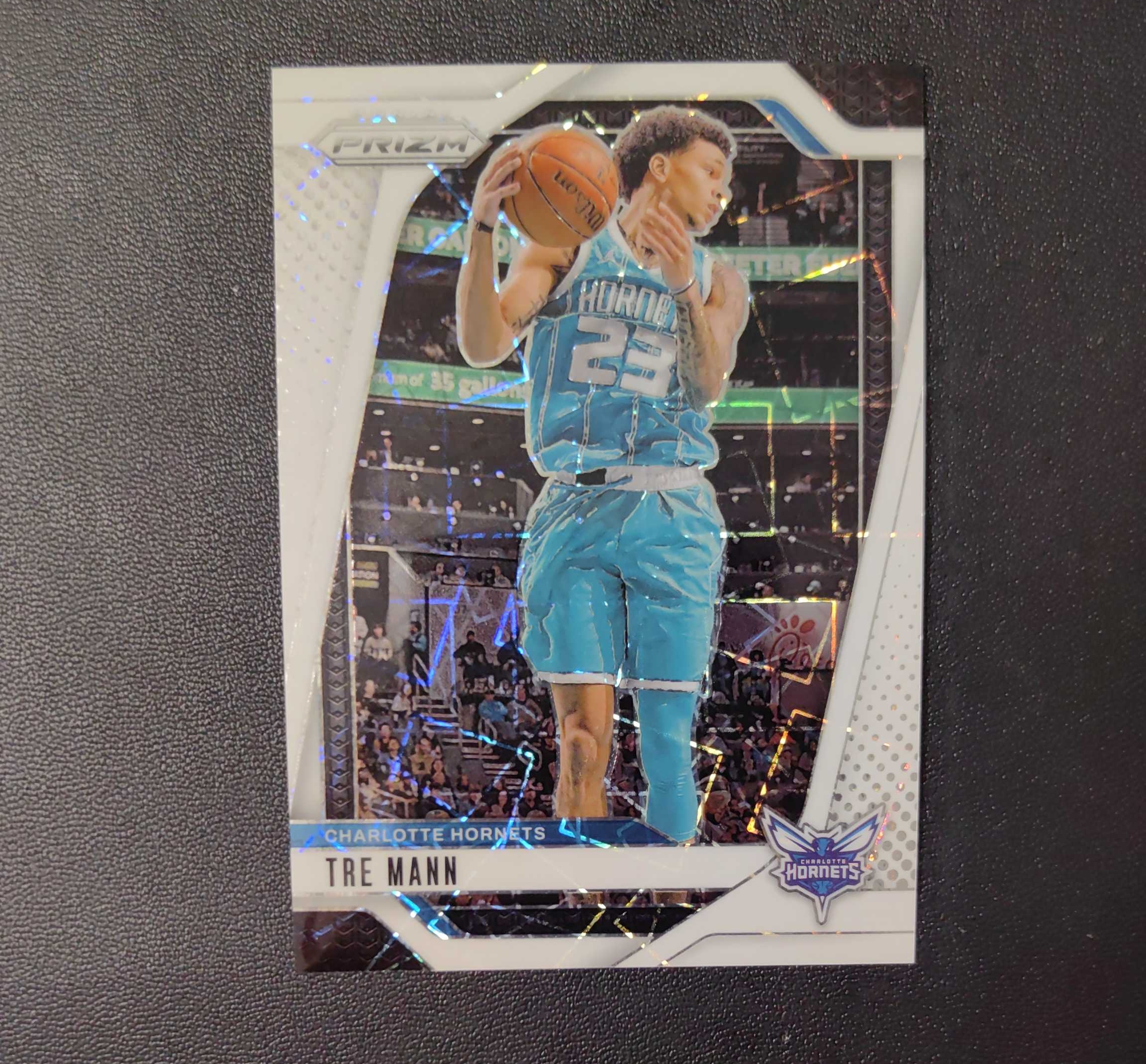 2024-25 Panini Prizm Tre Mann 特雷 曼恩 黄蜂 PZ系列 白镭射折 275编 东契奇 sga 库里 文班亚马 詹姆斯 湖人 勇士 马刺 2