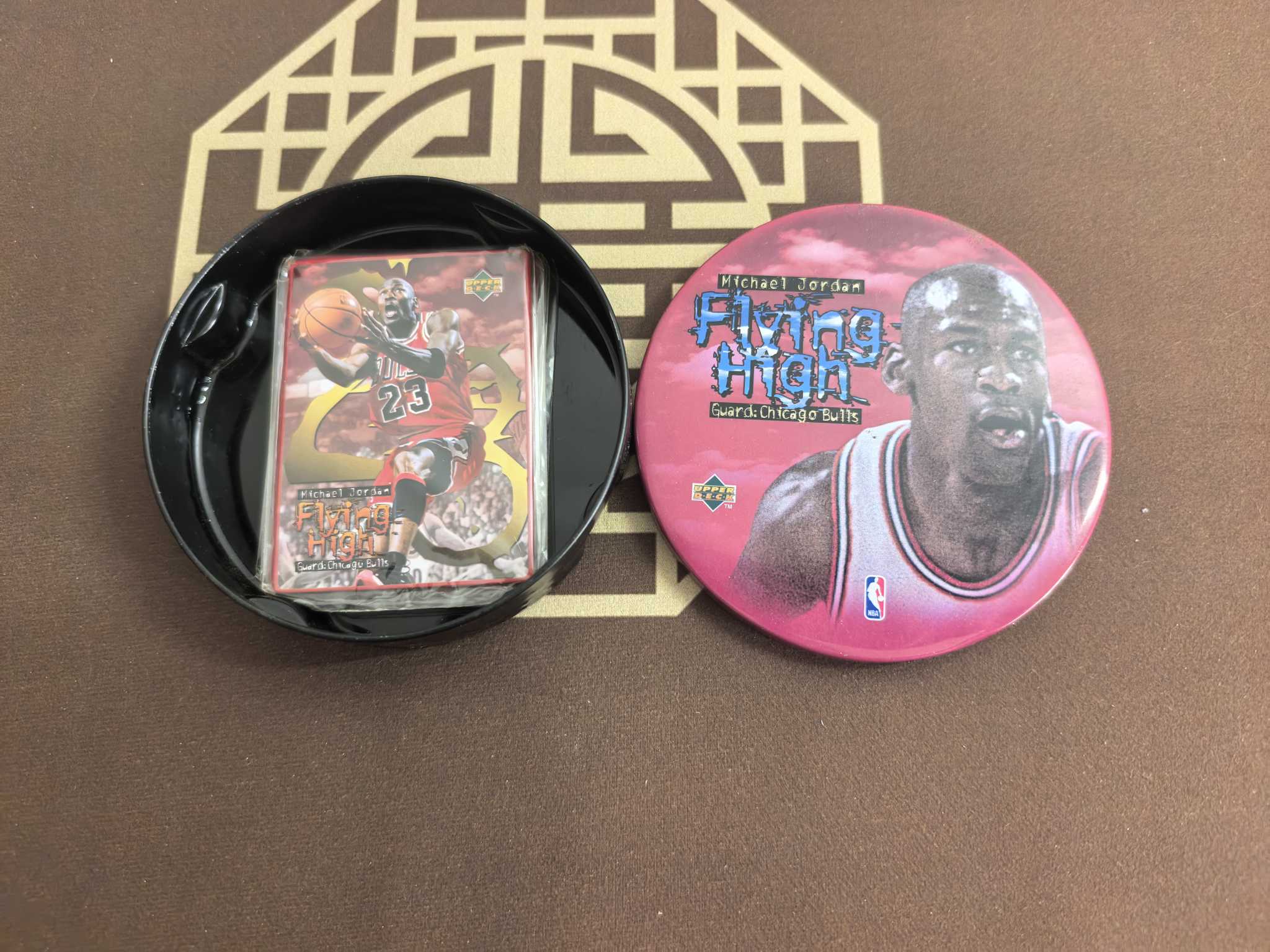 【套卡王】1998 upper deck 公牛队 篮球之神 迈克尔-乔丹 Flyking high特卡 全套5号齐 铁板设计 非常漂亮 带原铁盒 非常少见 不保每张金标品相 介意勿拍(不累计)