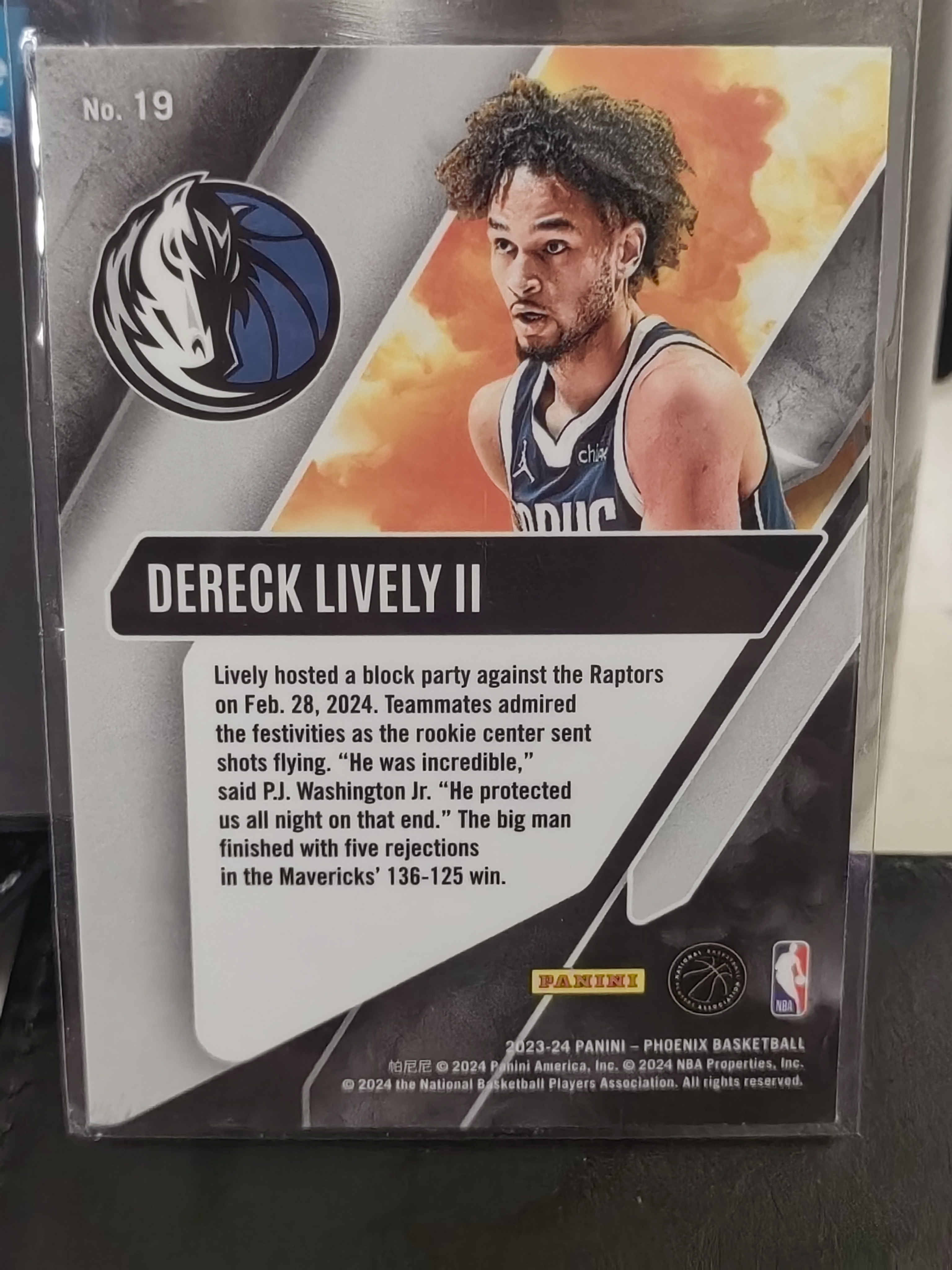 2023-24 Panini Phoenix Dereck Lively II RC 凤凰 新秀 银折 德里克莱夫利二世 独行侠 篮 白边白角 不保卡品 卡品如图