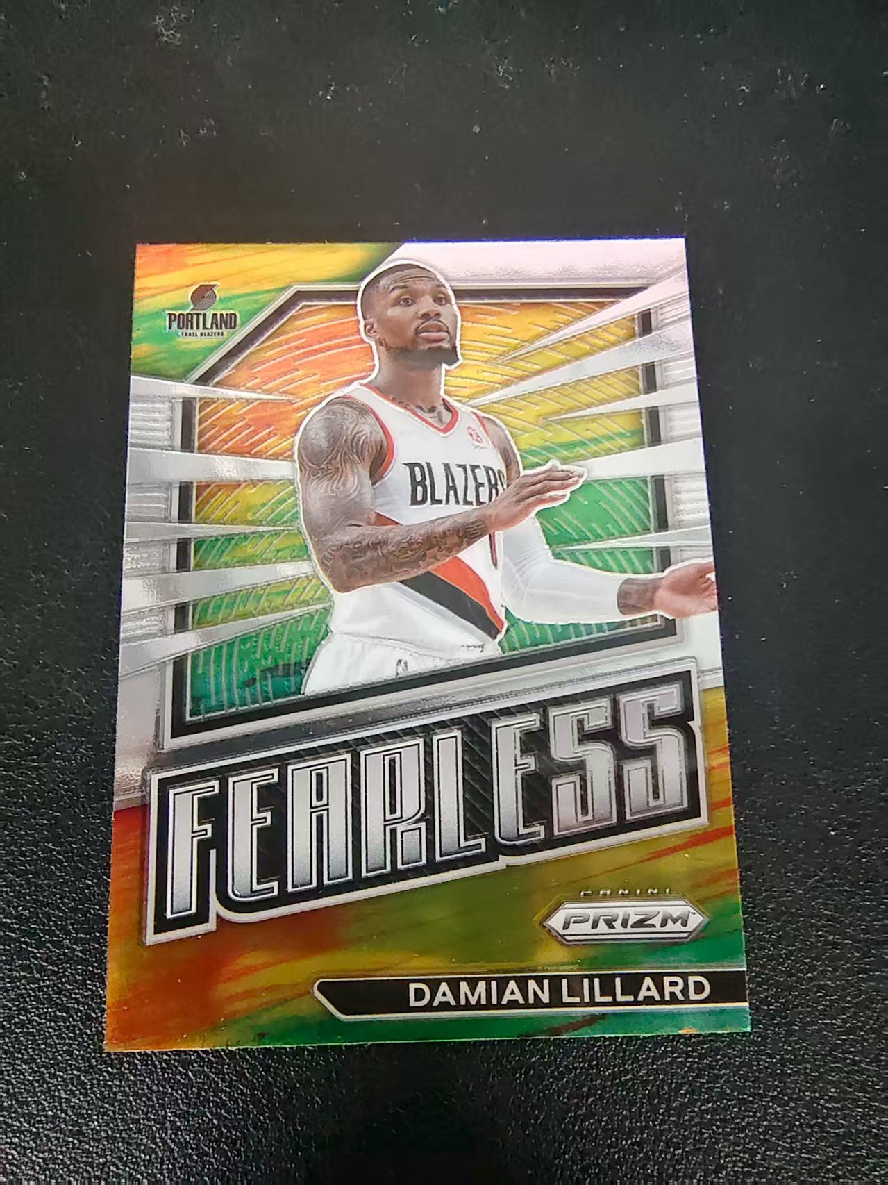【可合并,不累计】2022-23 Panini Prizm Damian Lillard 利拉德 开拓者 Fearless 无畏特卡 PZ 划痕 边角微瑕 介意勿拍 #17