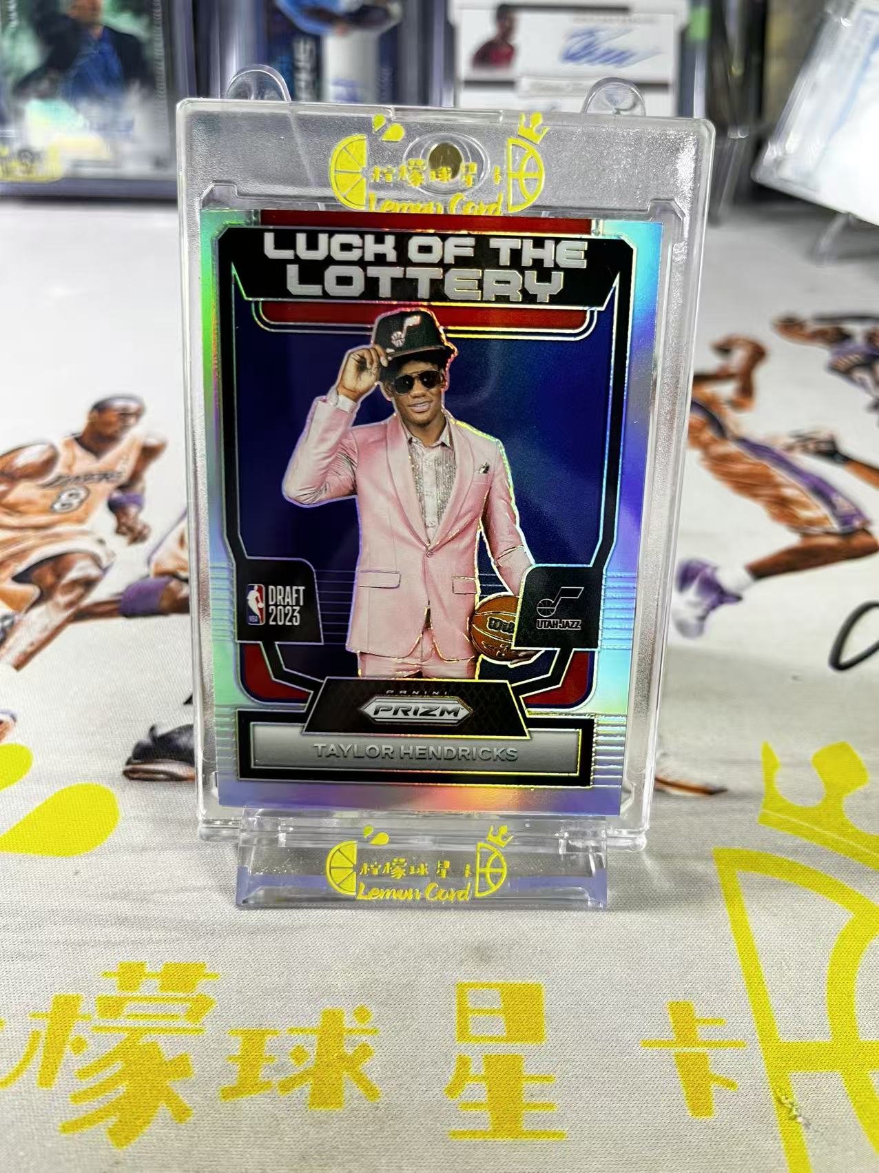 2023-24 Panini Prizm Taylor Hendricks 【柠檬球星卡拍卖】爵士 泰勒 亨德里克斯 新秀 RC 选秀夜 银折 折射 pz 微瑕如图 #不语