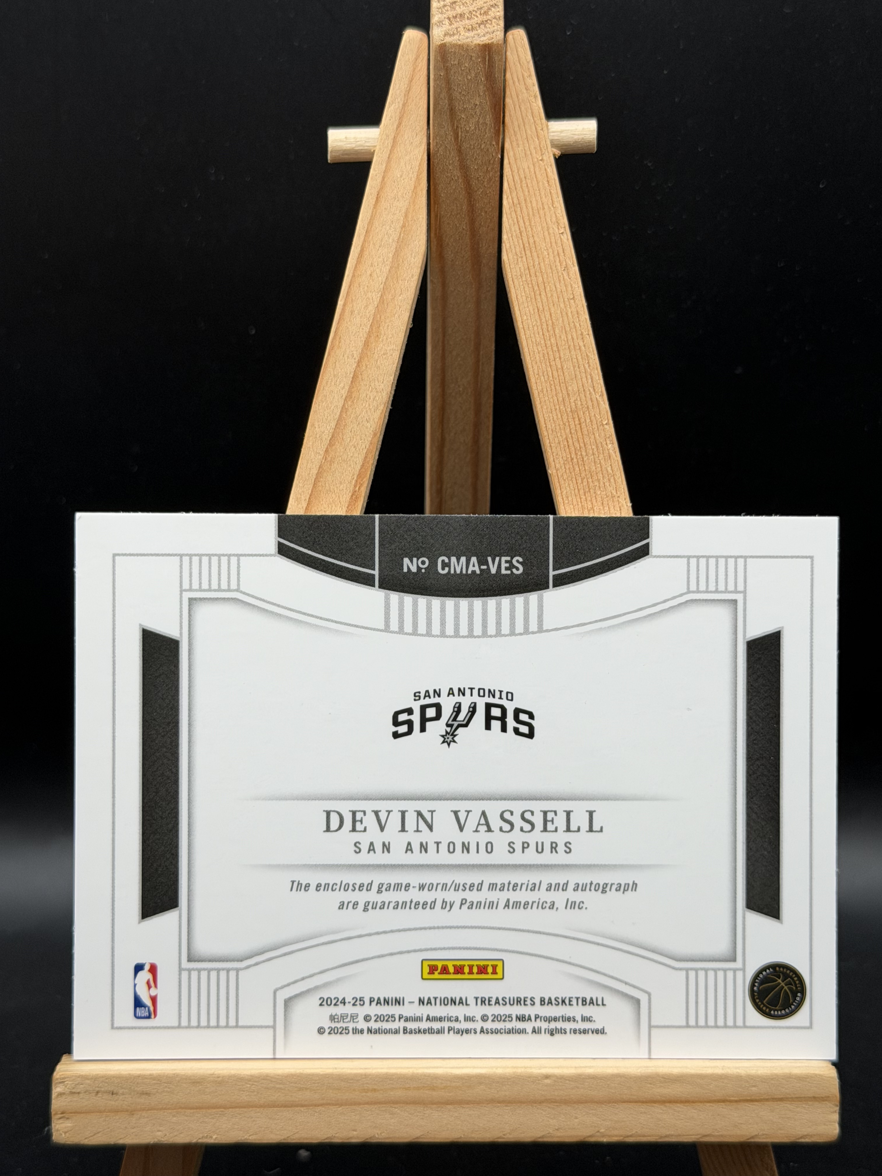 2024-25 Panini National Treasures Devin Vassell 德文 瓦塞尔 马刺 国宝 PA colossal 25编 金折 卡签 签字 GU落场球衣物料 patch