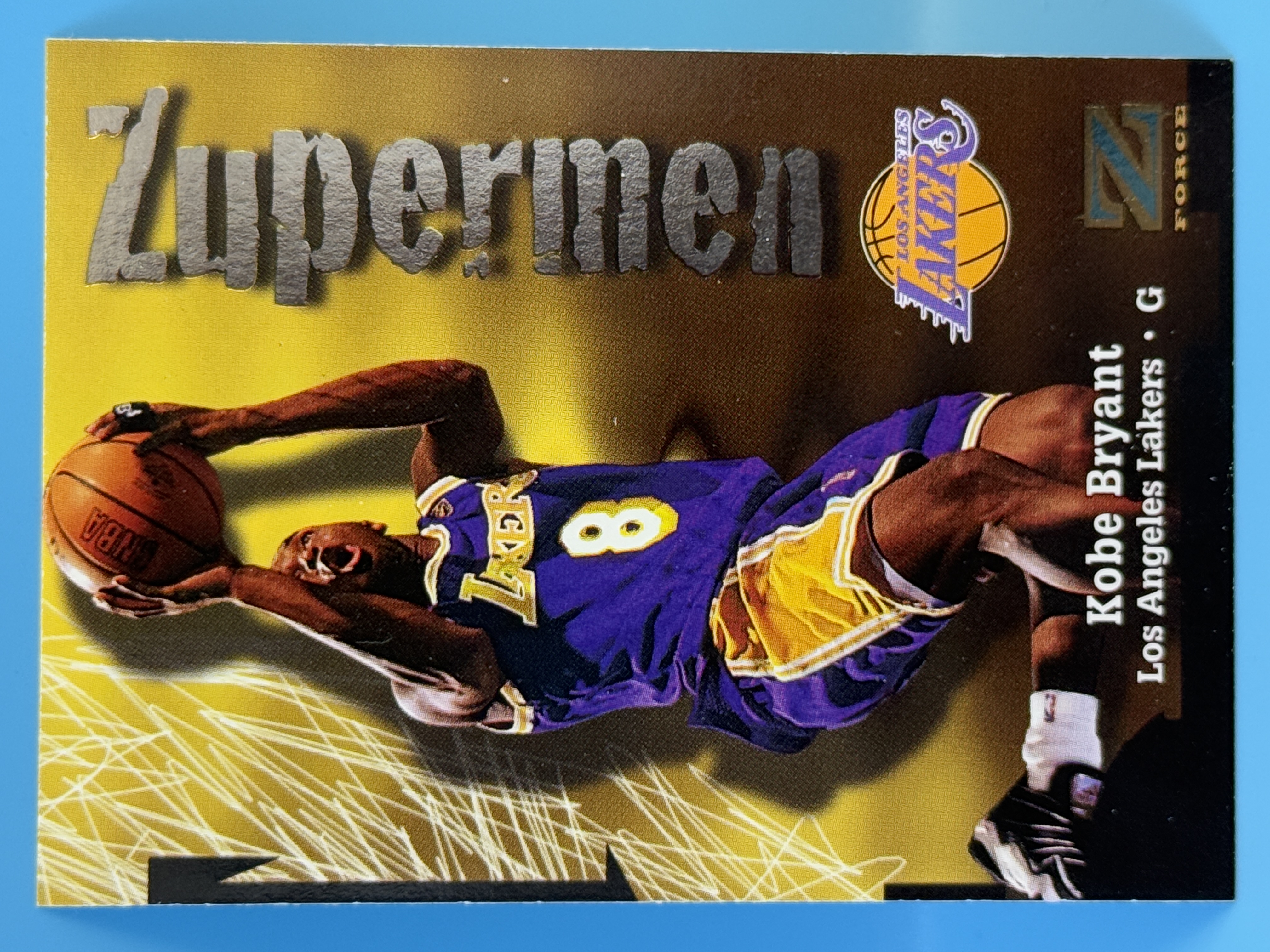 1998 SkyBox Z Force Kobe Bryant 【嗨拆】科比 布莱恩特 选图精美 卡品如图 通行品相 实卡美如画 值得收藏 蓝面