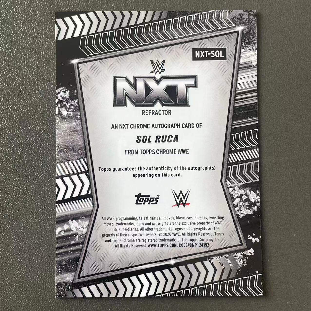 Sol Ruca Topps 【德基拍卖】 2026 Topps Chrome Sol Ruca WWE 摔跤 摔角 索尔 鲁卡 签字 签名 银折 收藏必备 卡品如图 刈4 ...