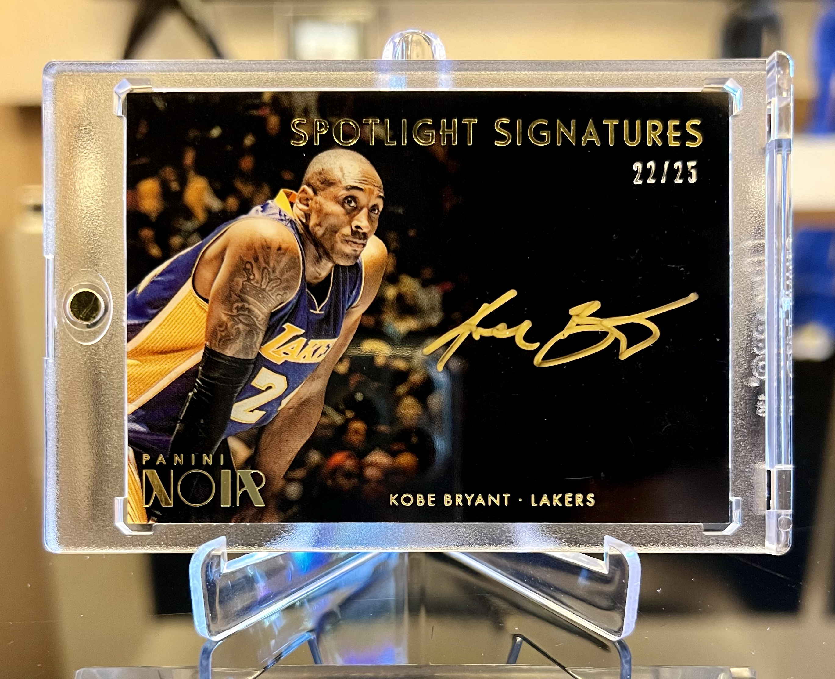 2014-15 Panini Noir Kobe Bryant 元年 聚光灯 湖人 科比 布莱恩特 22/25编 卡签 签字完美 选图超帅 hit卡 元年超级有价 全套聚光灯在拍 终极收藏！