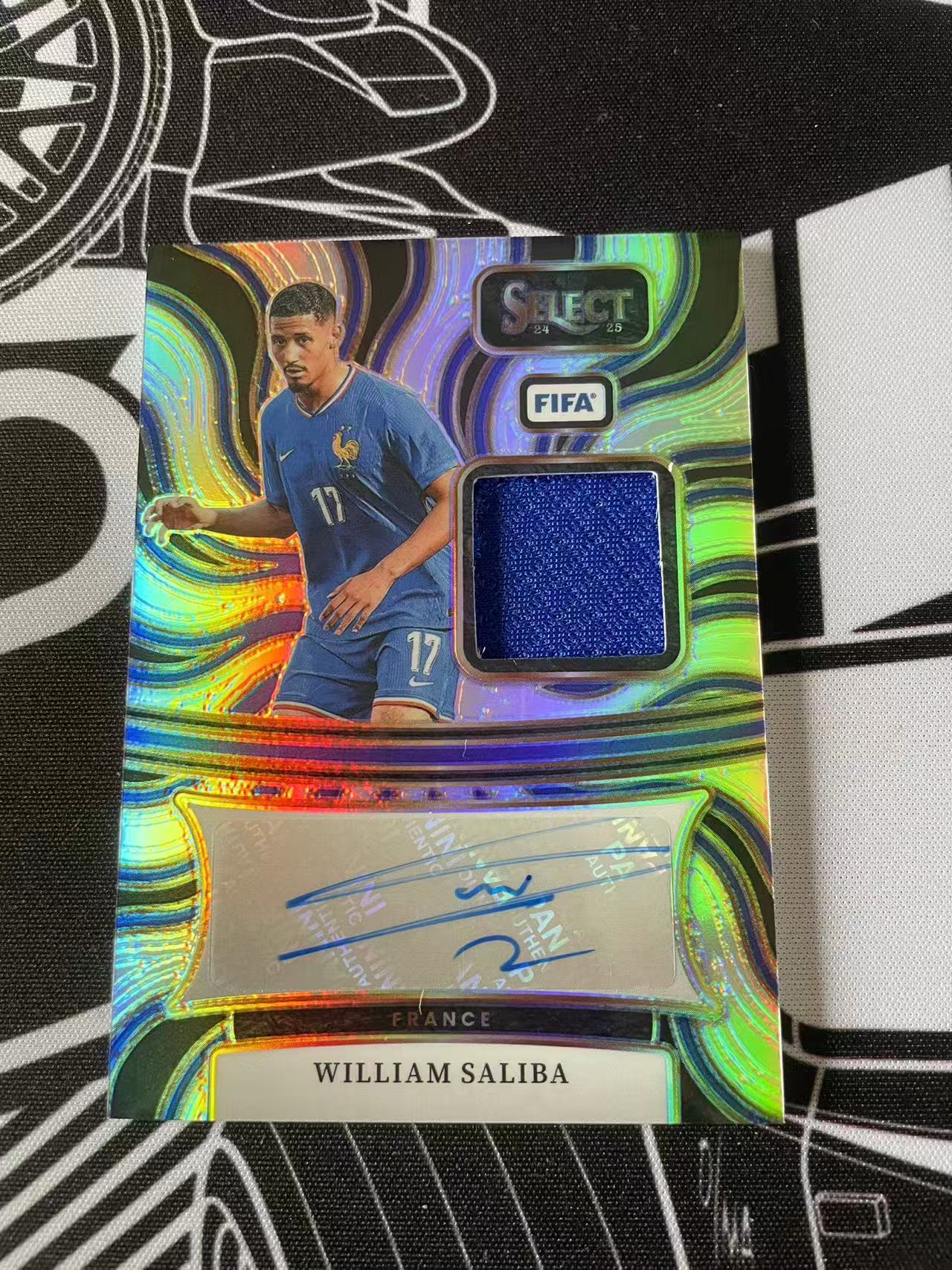 2024-25 Panini Select FIFA William Saliba 帕尼尼 SE 法国 萨利巴 小窗 球衣 物料 切割 签字 银折 折射 阿森纳 英超 卡品如图 凑套必备