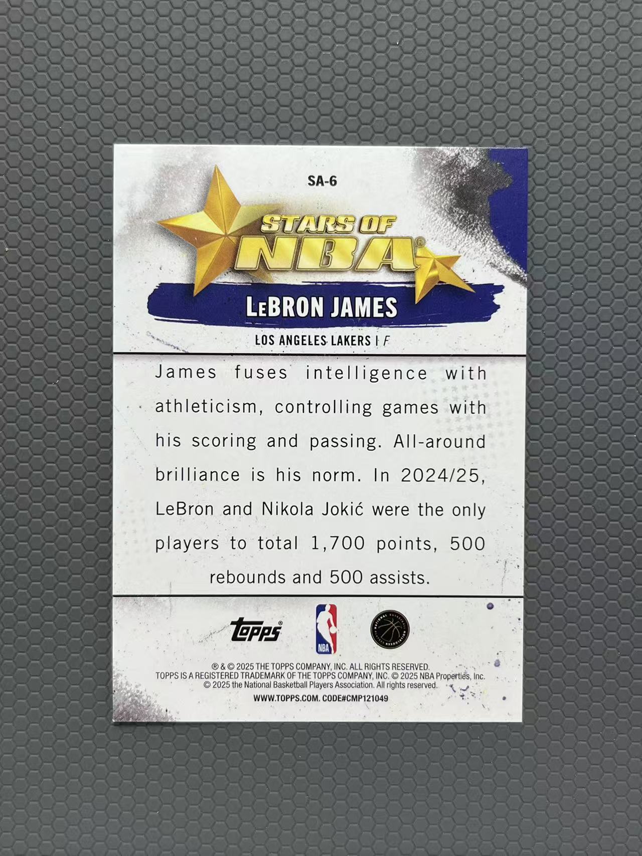 2025 Topps 詹姆斯 LEBRON JAMES 湖人 STARS 星星 特卡 银折 折射 卡品如图-左