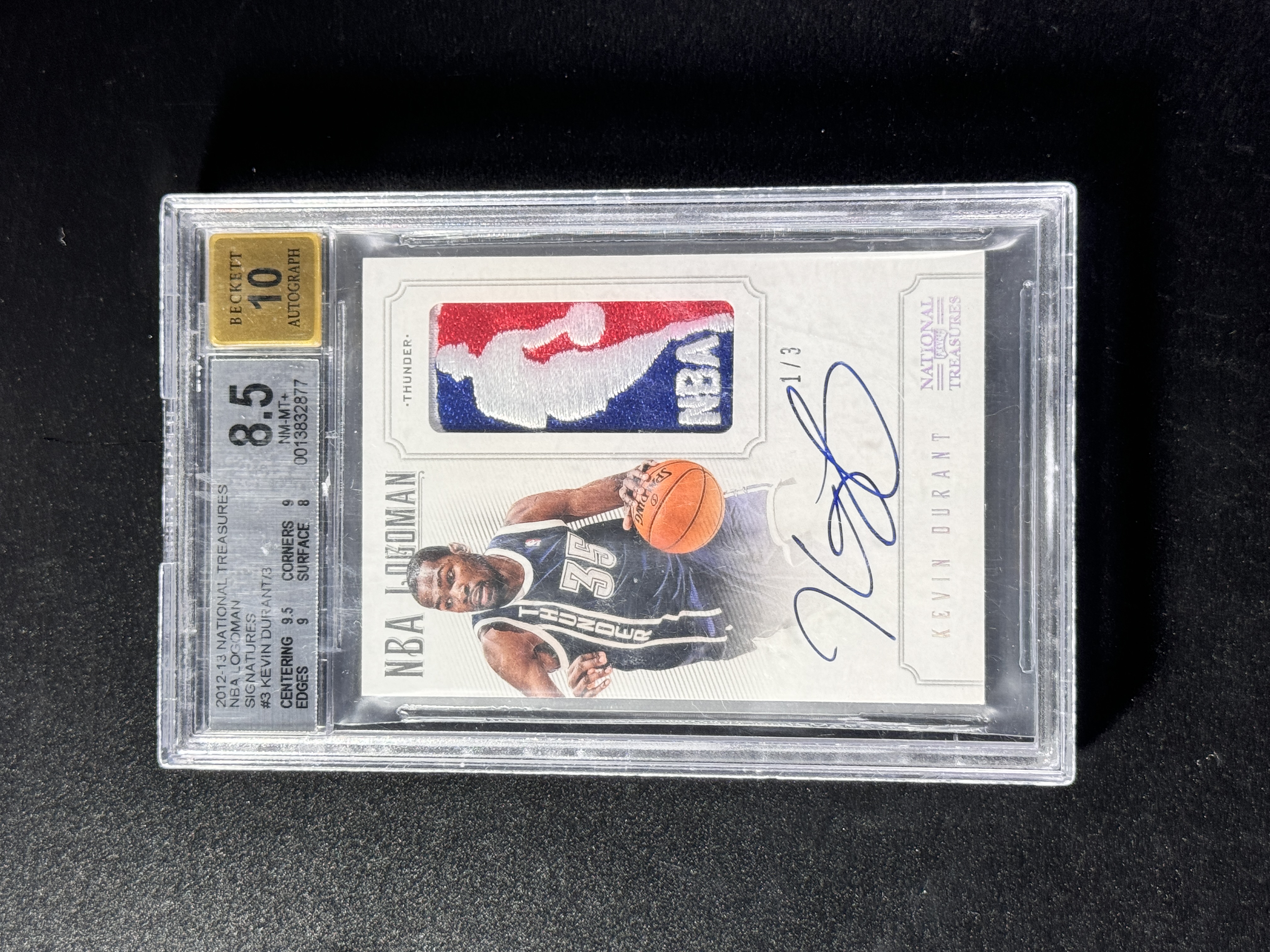 【喷子拍卖】2012-13 panini national treasures Kevin Durant 国宝 雷霆 死神 杜兰特 logoman 签字 3编 卡签 最有价刺绣版GU落场球衣 首编 BGS8.5/10 送订制壳 好运来