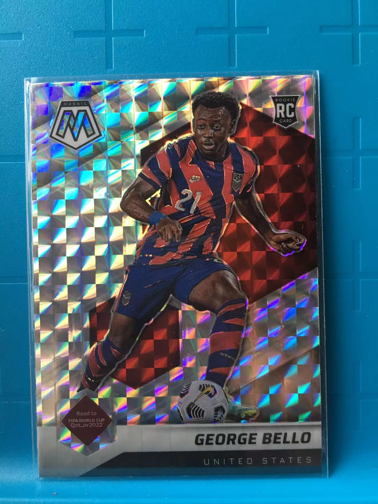 2021-22 Panini Mosaic George Bello 乔治·贝洛 新秀 RC 美国  NO.105 卡塔尔世界杯 银马赛克折 折射 卡品如图 X005C