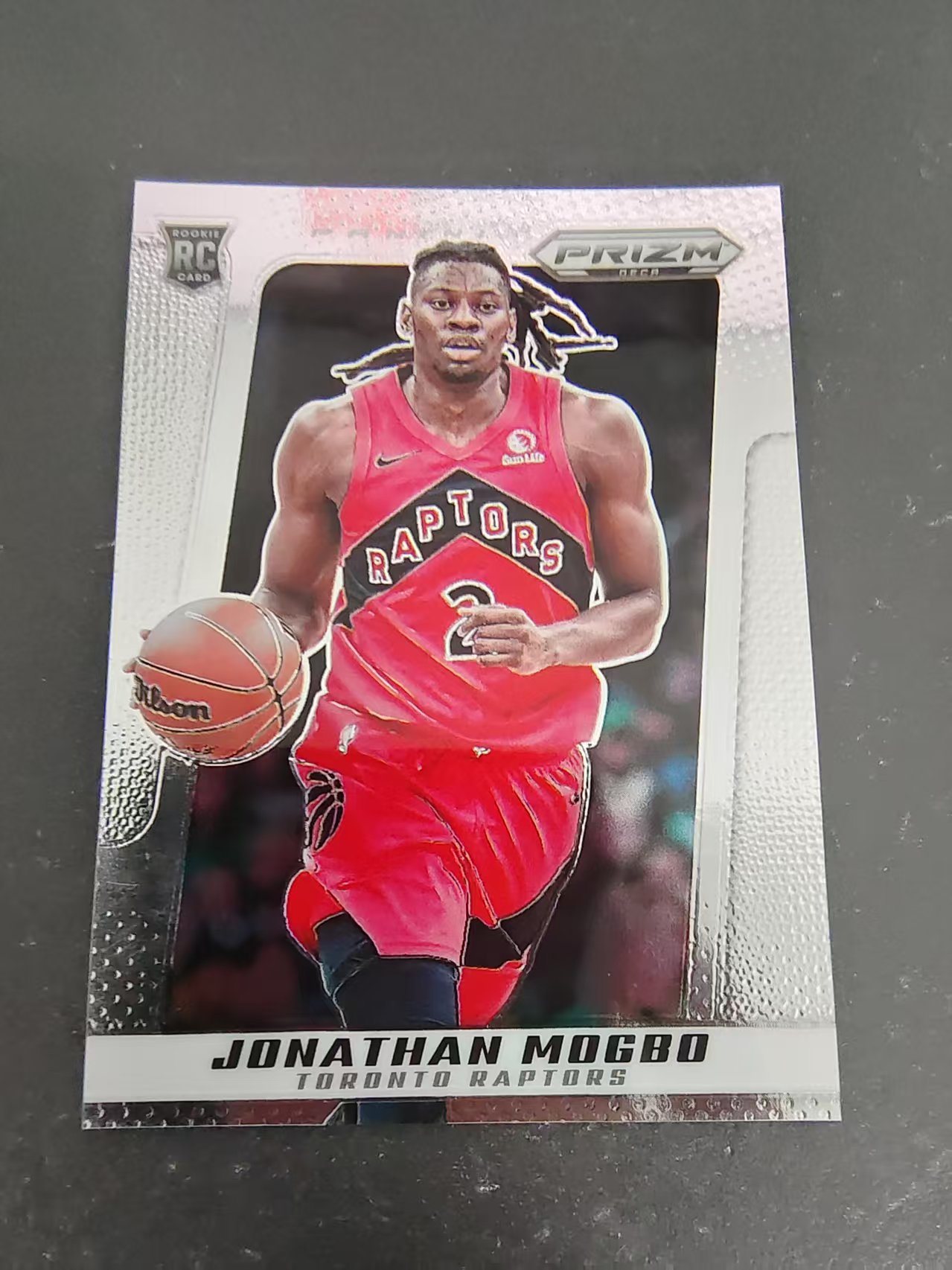 【可合并,不累计】2024-25 Panini Prizm Jonathan Mogbo RC 乔纳森 莫格博 猛龙新秀 pz deca 复古 划痕 边角瑕疵 #53