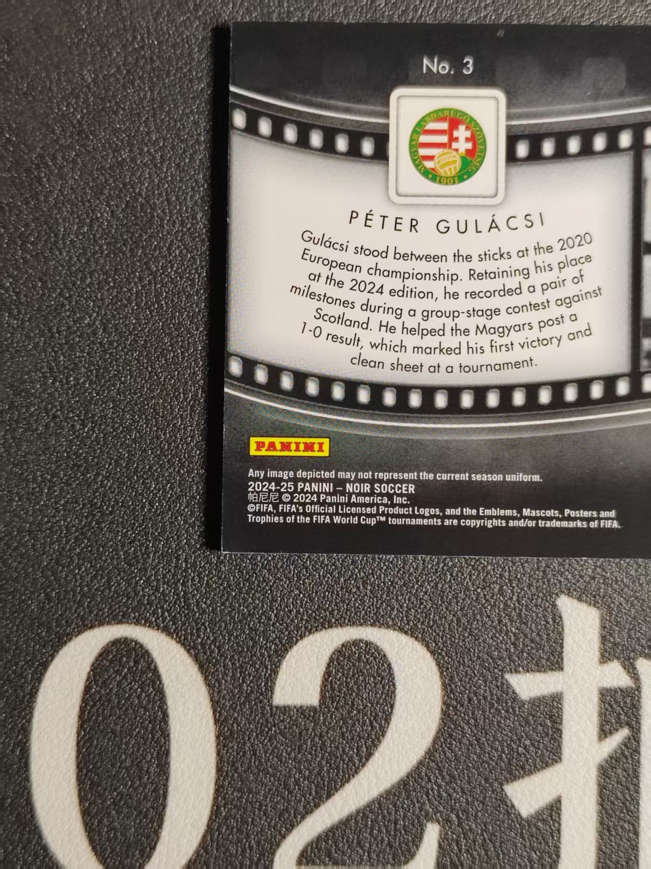 2024-25 Panini Noir Peter Gulacsi 诺尔 彼得 古拉奇 12/25编 长篇特卡 箱货SSP 单一平行 利物浦 莱比锡 匈牙利 圣诞编 Feature Length 如图